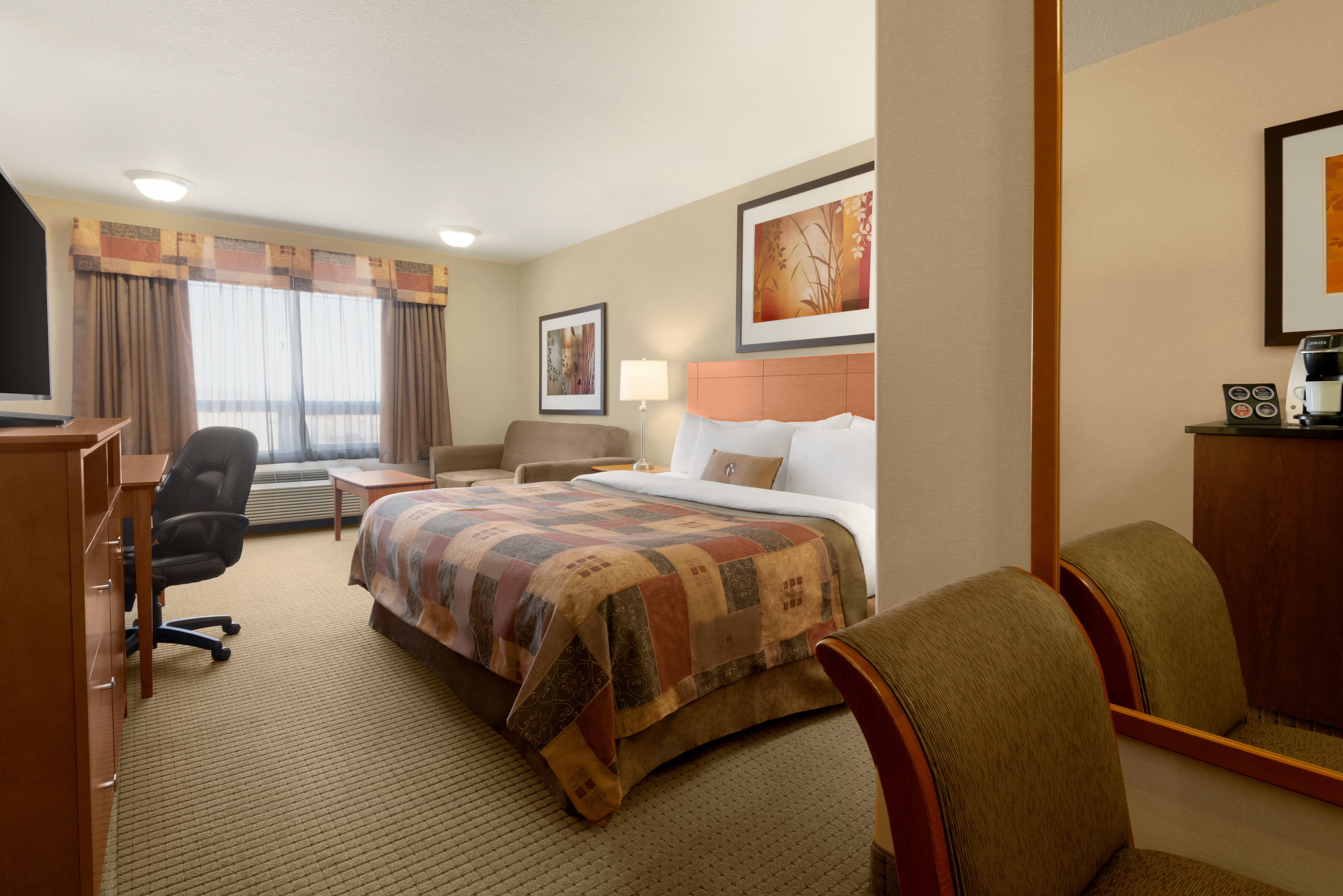 Guest room at the Ramada by Wyndham Drayton Valley in Drayton Valley, Alberta