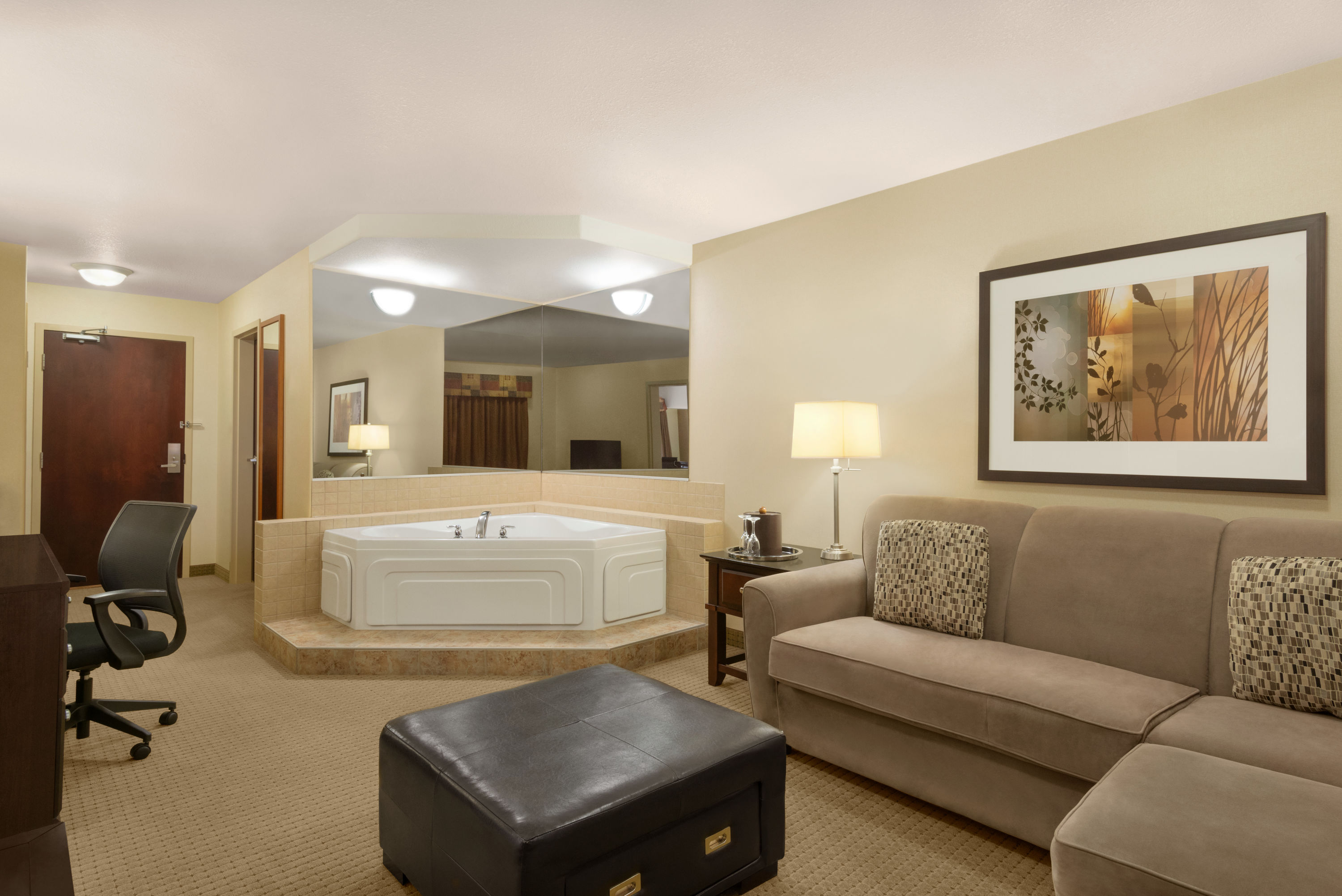 Ramada by Wyndham Drayton Valley hot tub suite in Drayton Valley, Alberta