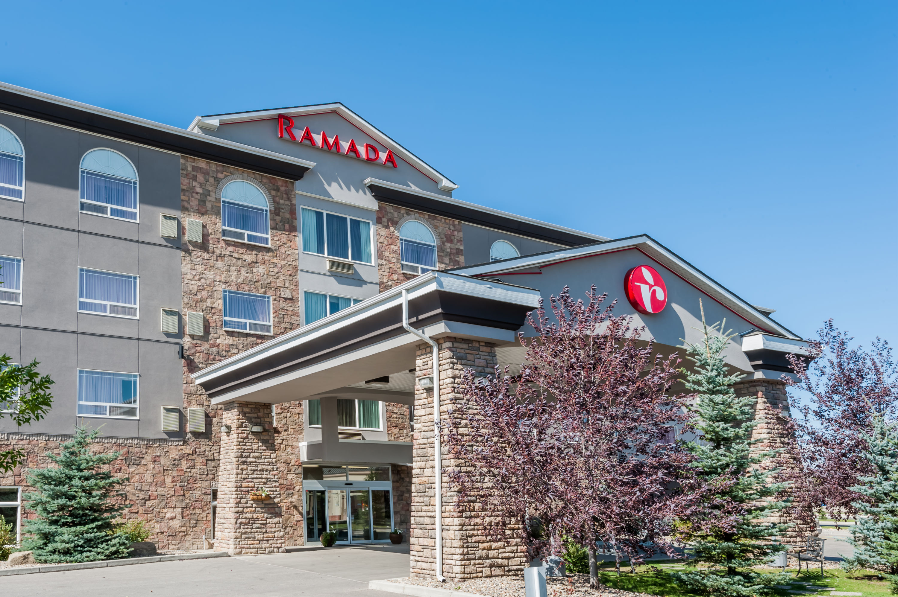 Ramada by Wyndham High River High River, AB Hotels