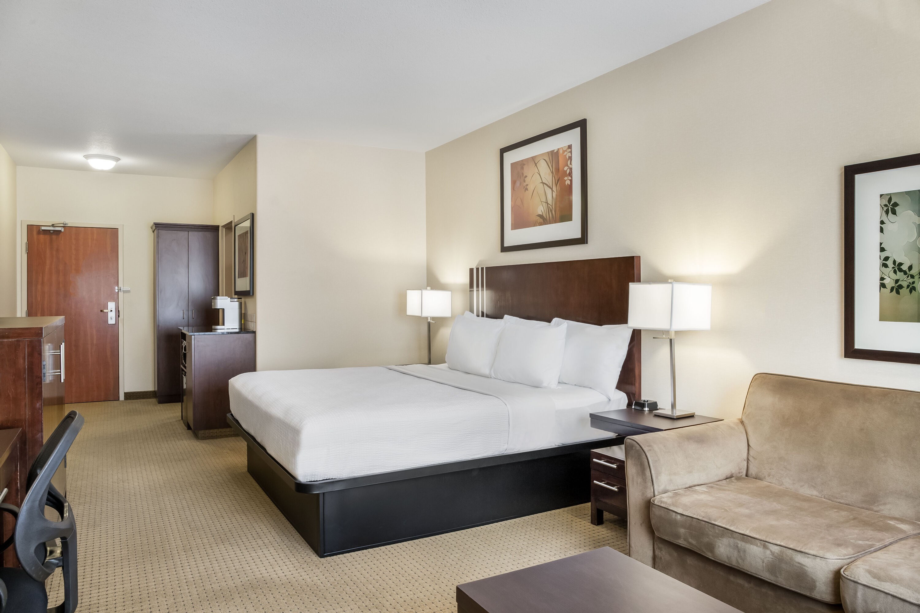 King bed guest room at the Ramada by Wyndham Lac La Biche in Lac La Biche, Alberta