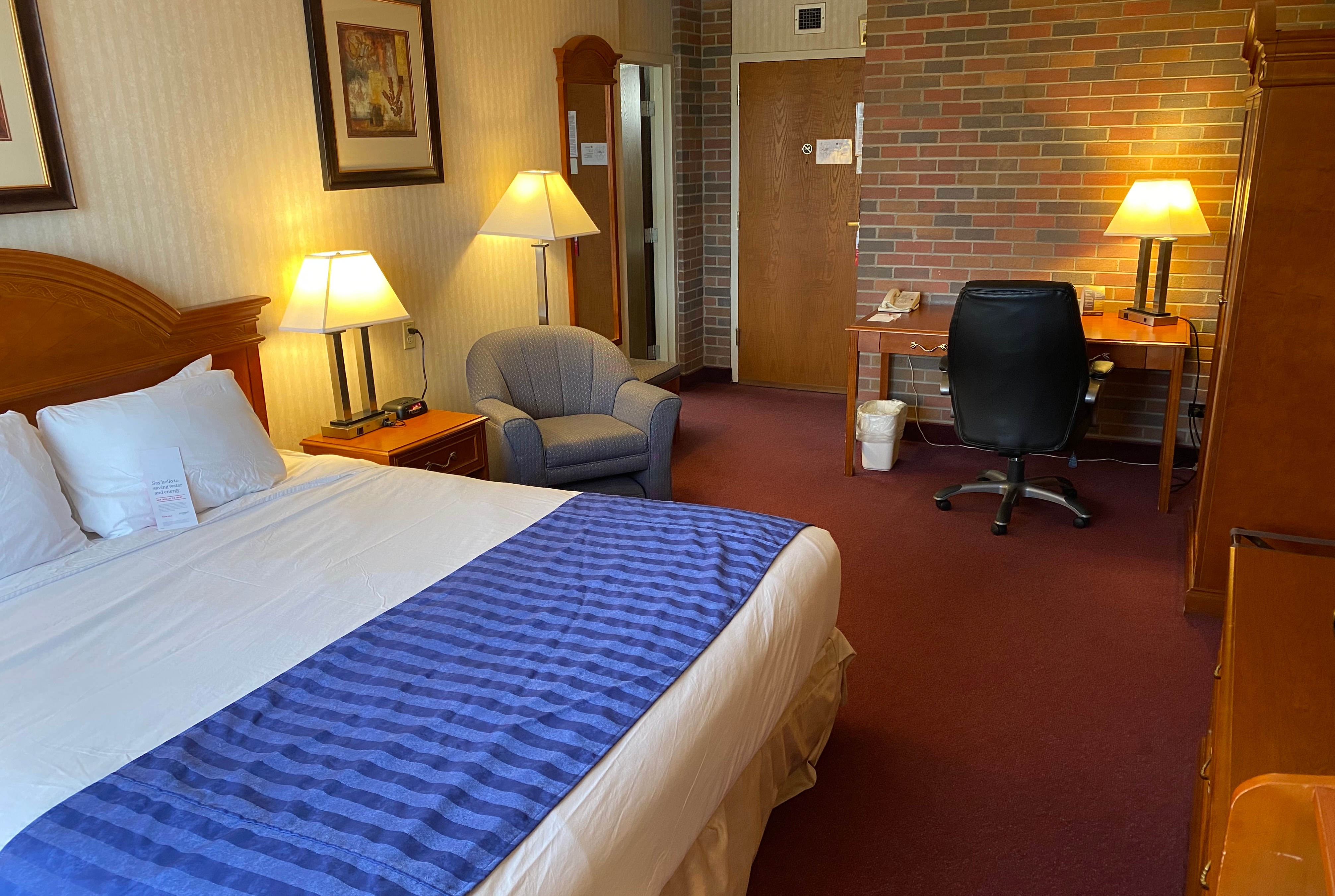 Guest room at the Ramada by Wyndham Lethbridge in Lethbridge, Alberta