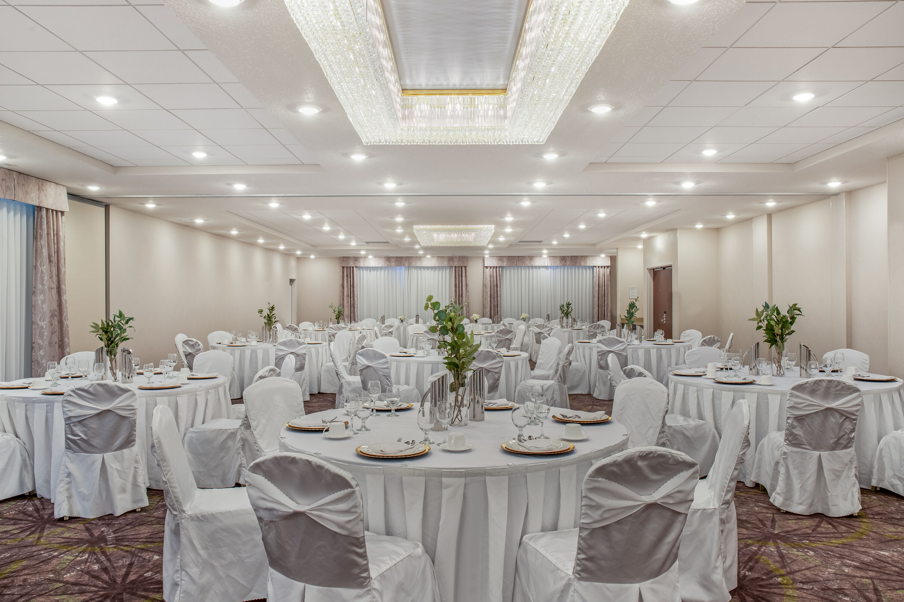 Meeting room banquet rounds at Ramada by Wyndham St. Paul AB in St Paul, Alberta