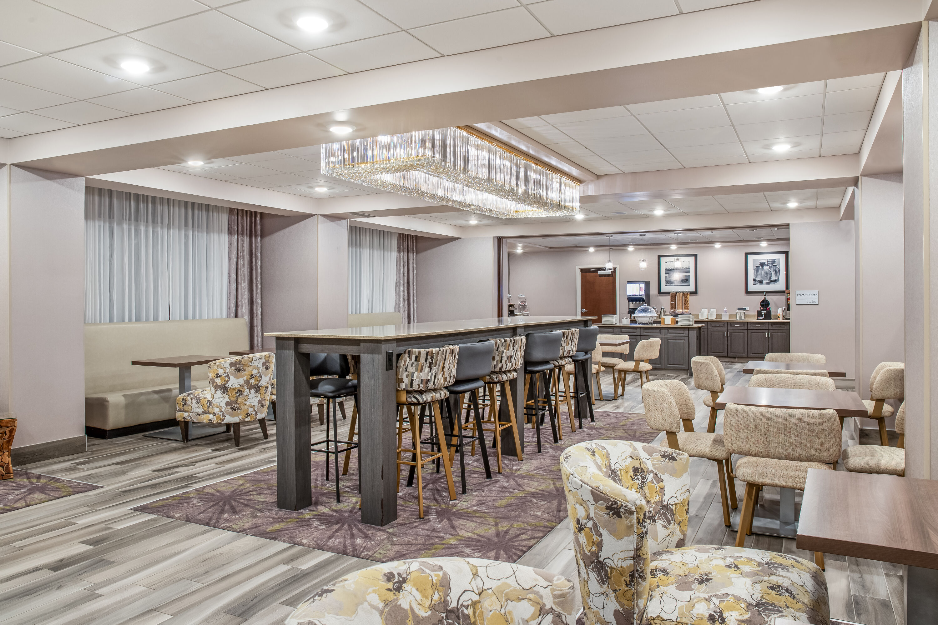 Ramada by Wyndham St. Paul AB restaurant breakfast area with seating in St Paul, Alberta