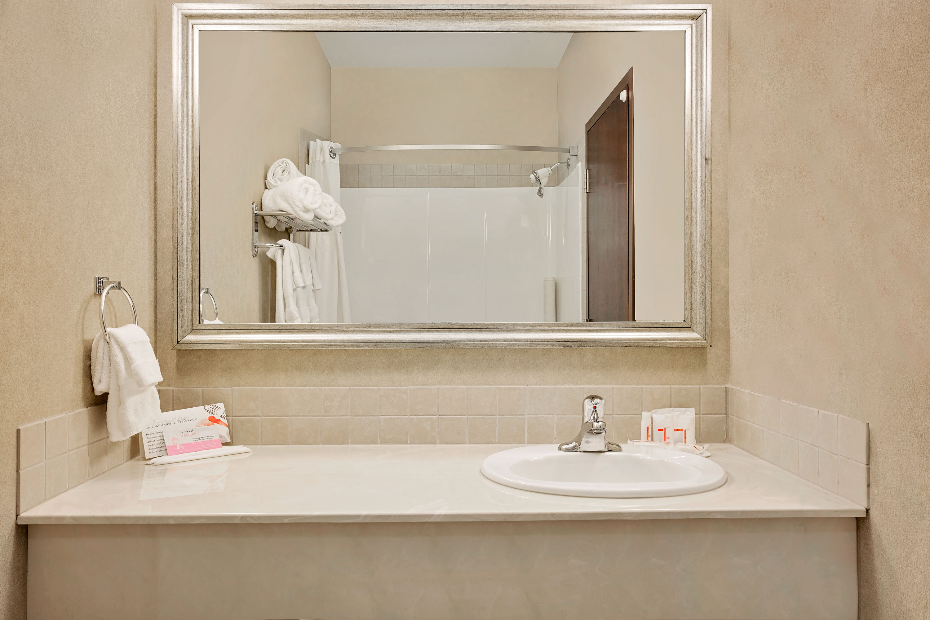 Guest room bath at the Ramada by Wyndham Stettler in Stettler, Alberta
