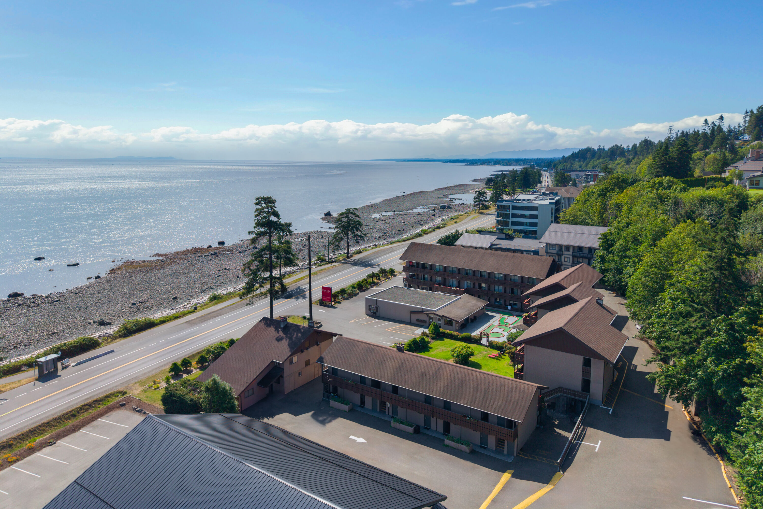 Exterior Day Image of Ramada by Wyndham Campbell River hotel in Campbell River, British Columbia
