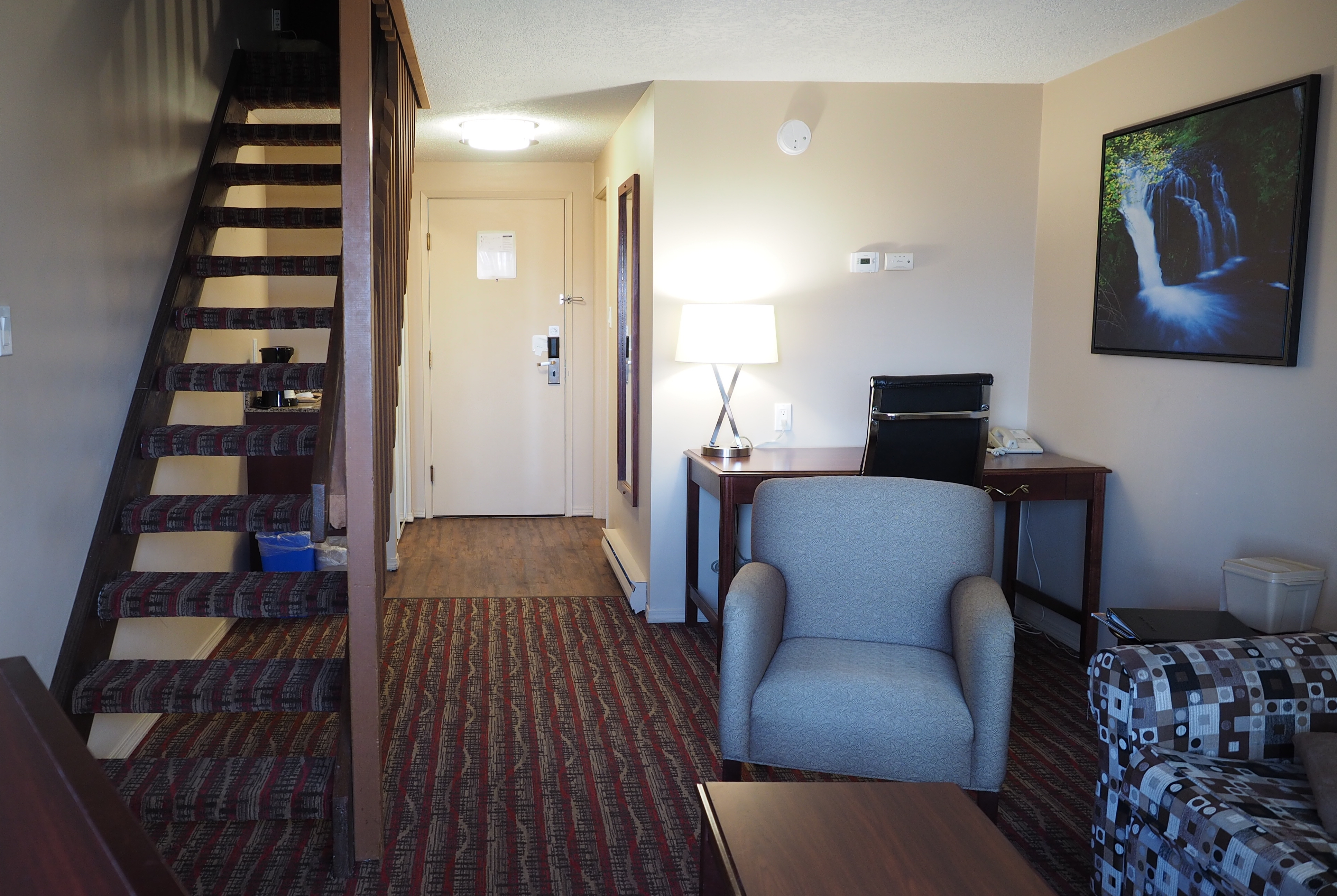 Guest room at the Ramada by Wyndham Campbell River in Campbell River, British Columbia
