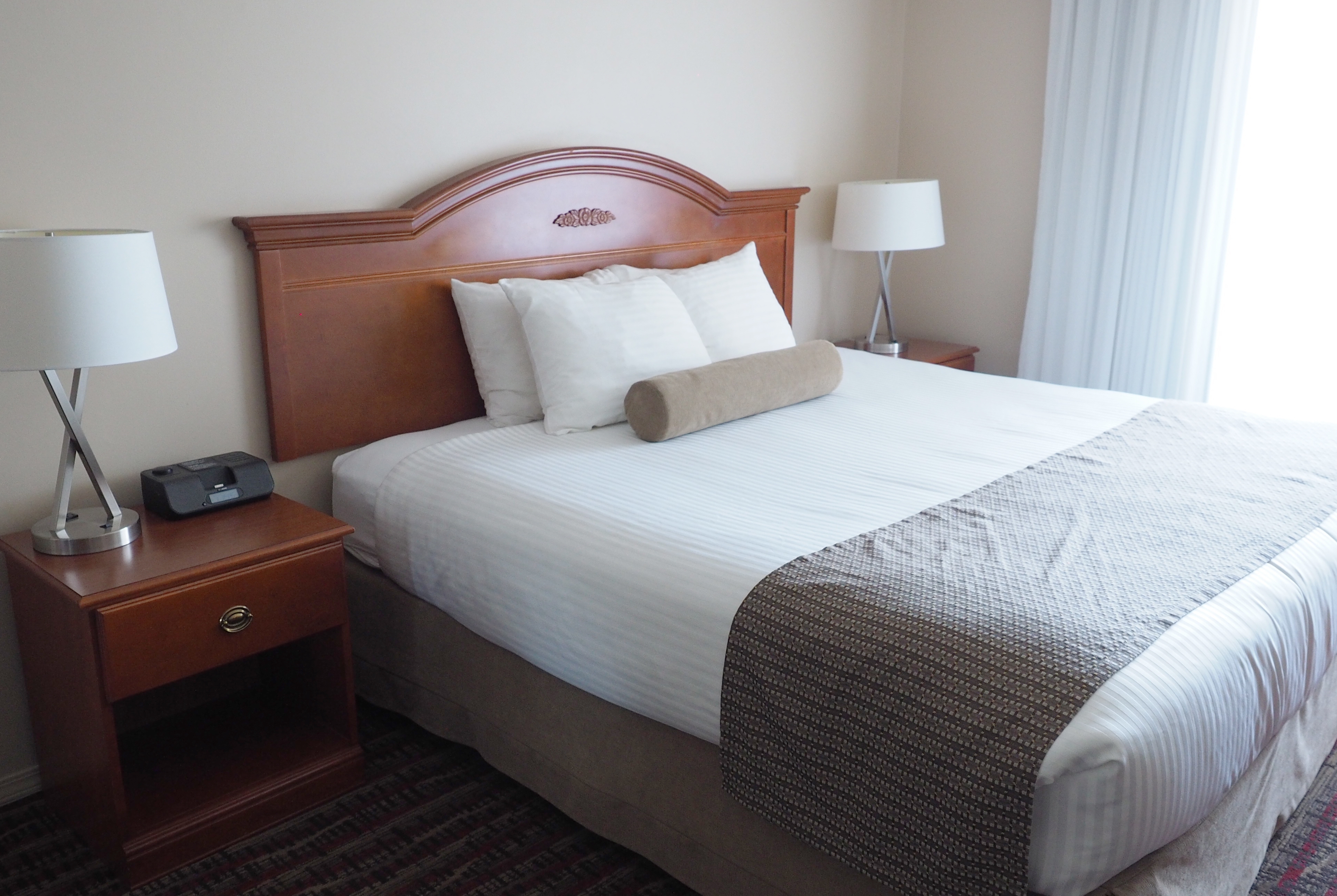 Guest room at the Ramada by Wyndham Campbell River in Campbell River, British Columbia