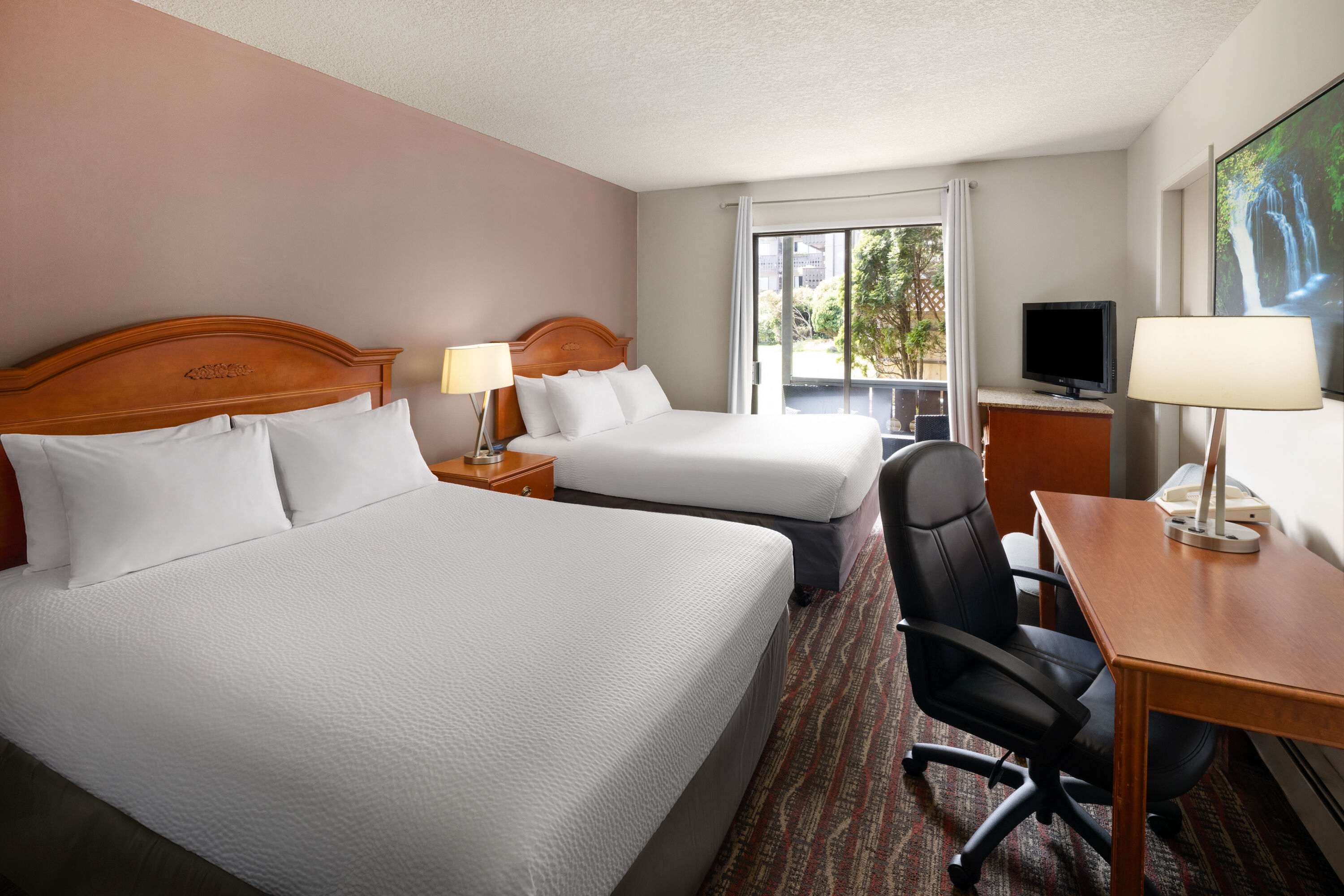 Ramada by Wyndham Campbell River suite in Campbell River, British Columbia