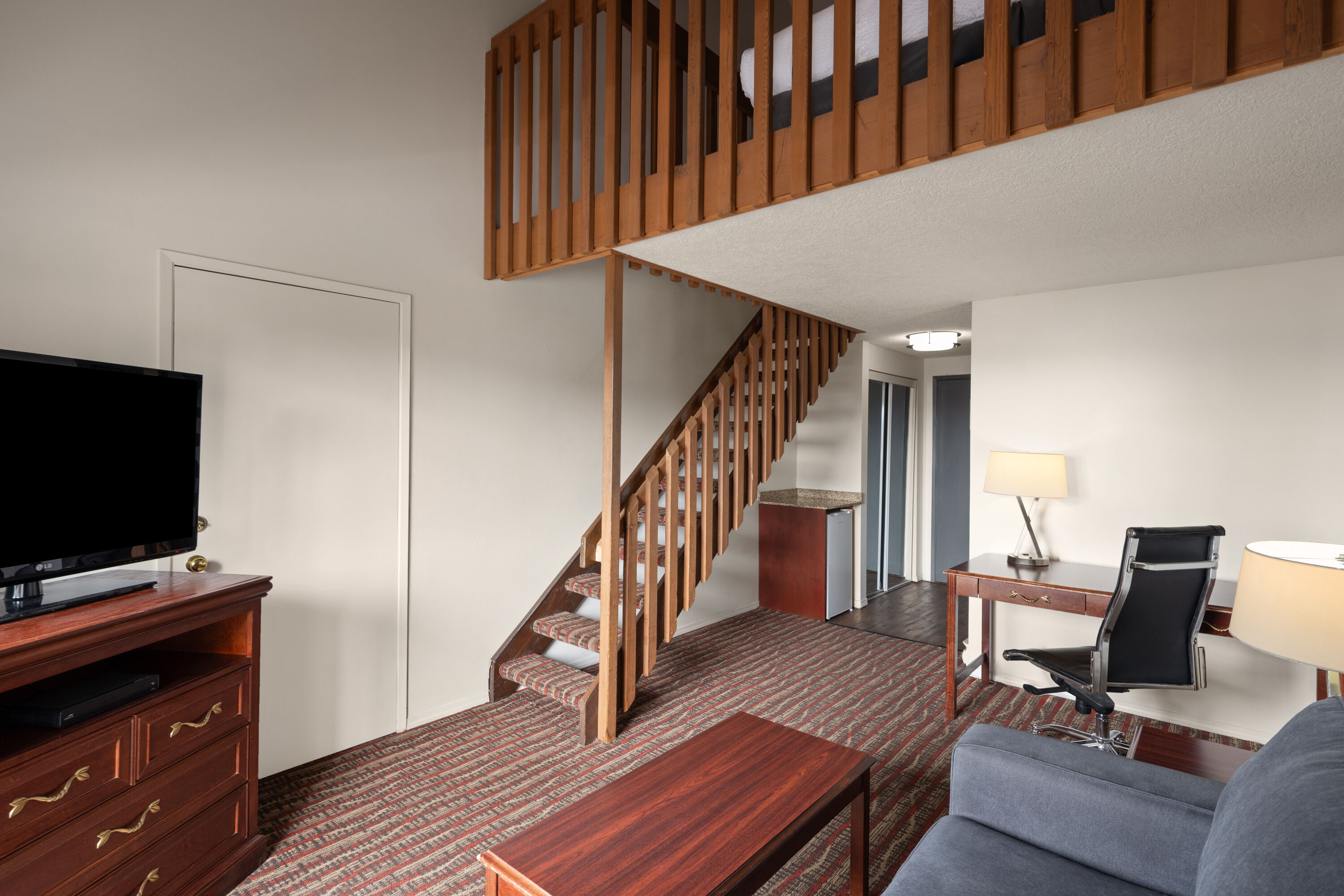 Ramada by Wyndham Campbell River suite in Campbell River, British Columbia