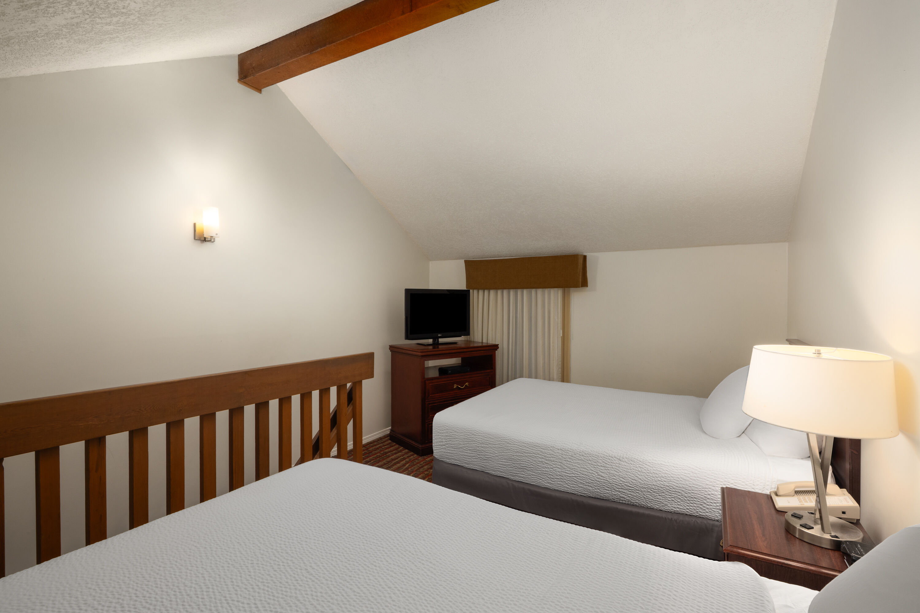 Ramada by Wyndham Campbell River suite in Campbell River, British Columbia