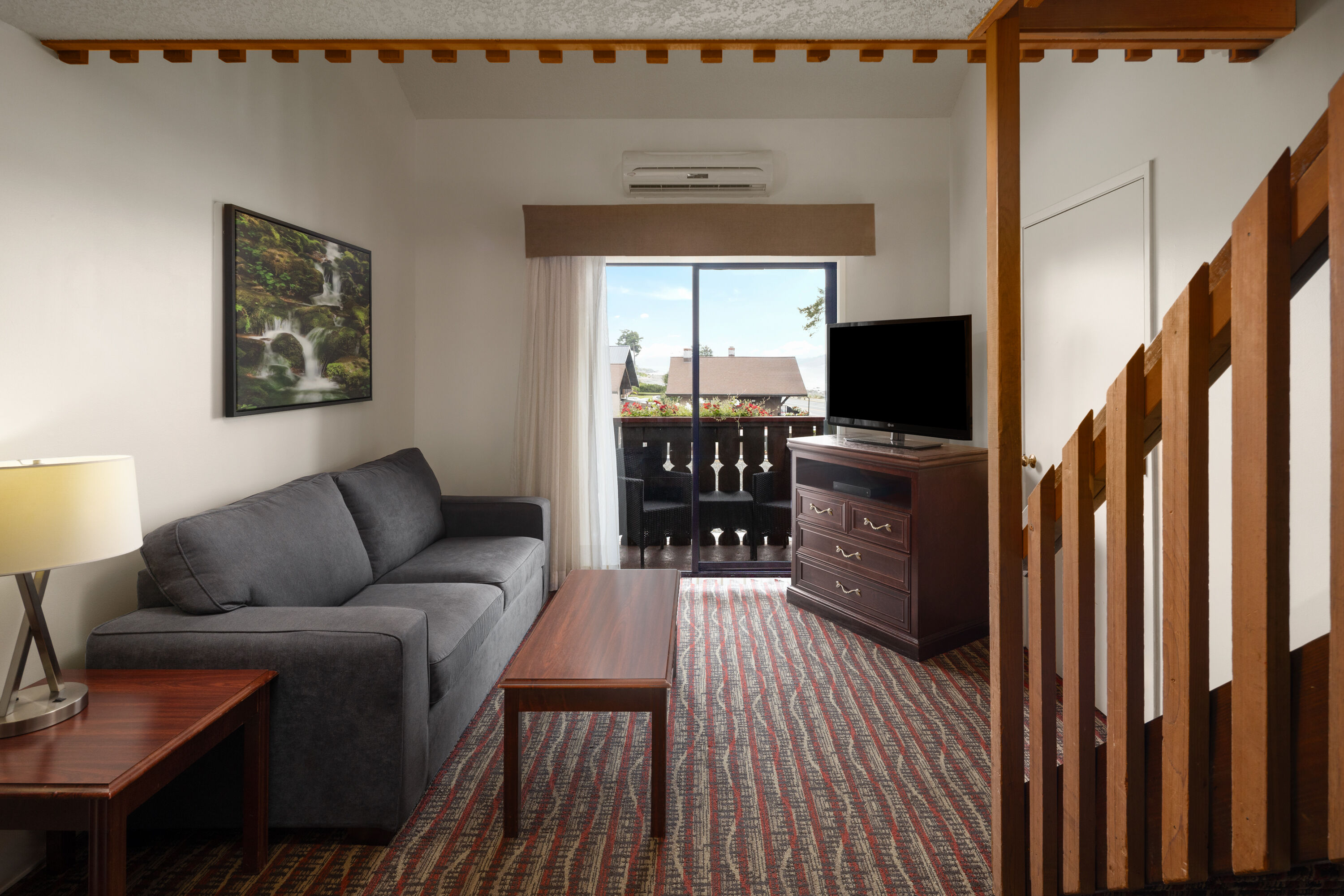 Ramada by Wyndham Campbell River suite in Campbell River, British Columbia
