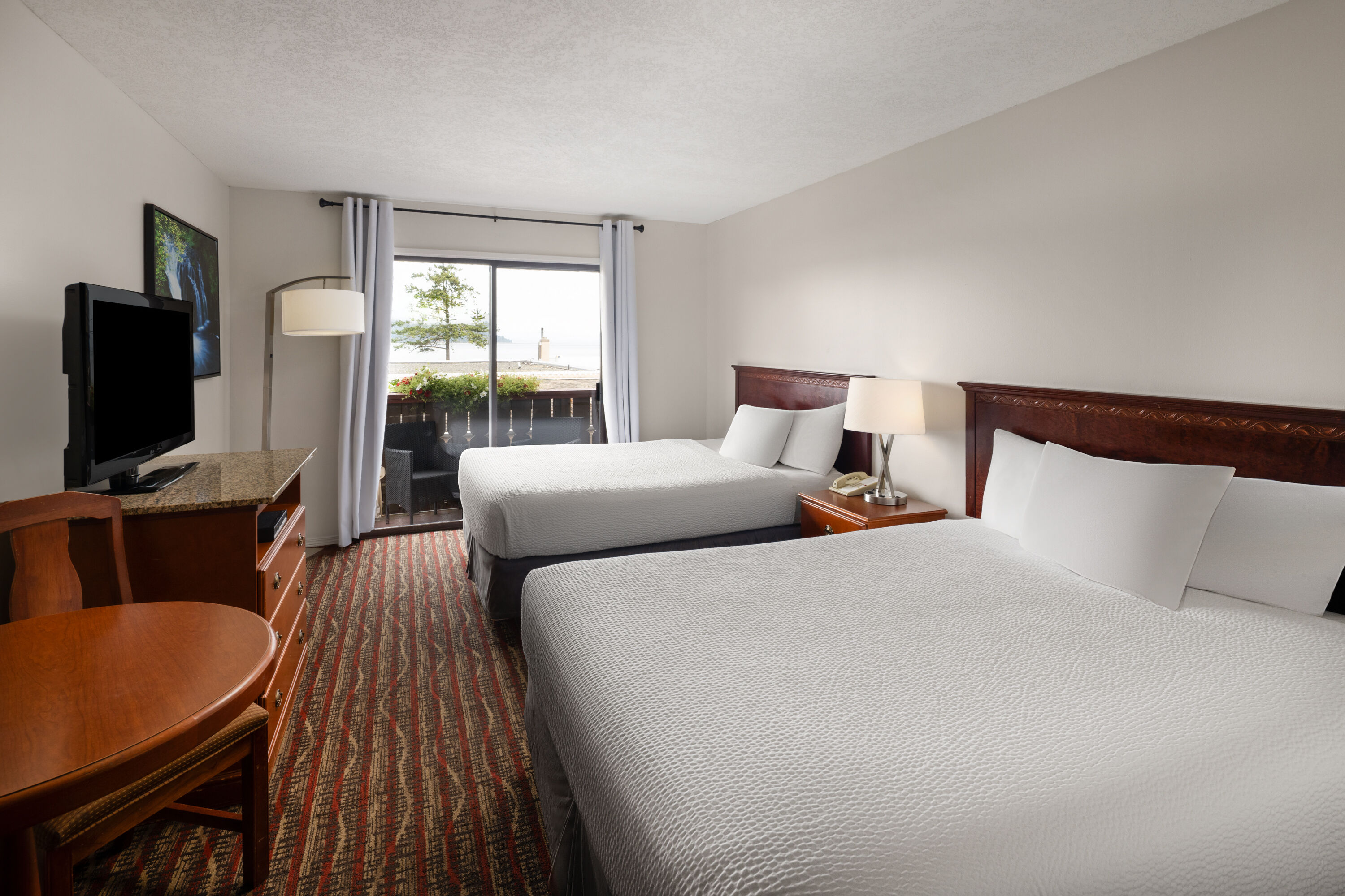 Ramada by Wyndham Campbell River suite in Campbell River, British Columbia