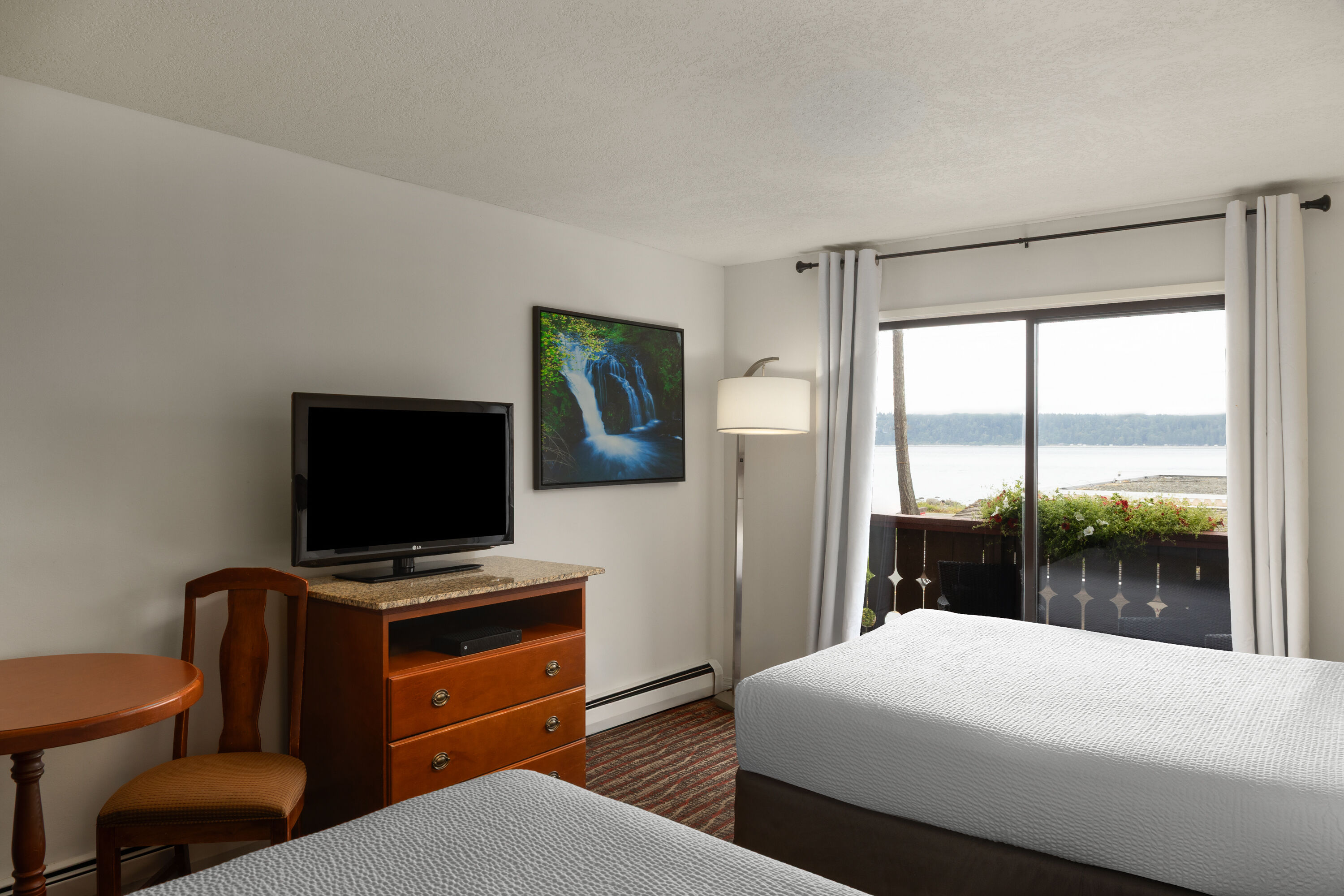 Ramada by Wyndham Campbell River suite in Campbell River, British Columbia