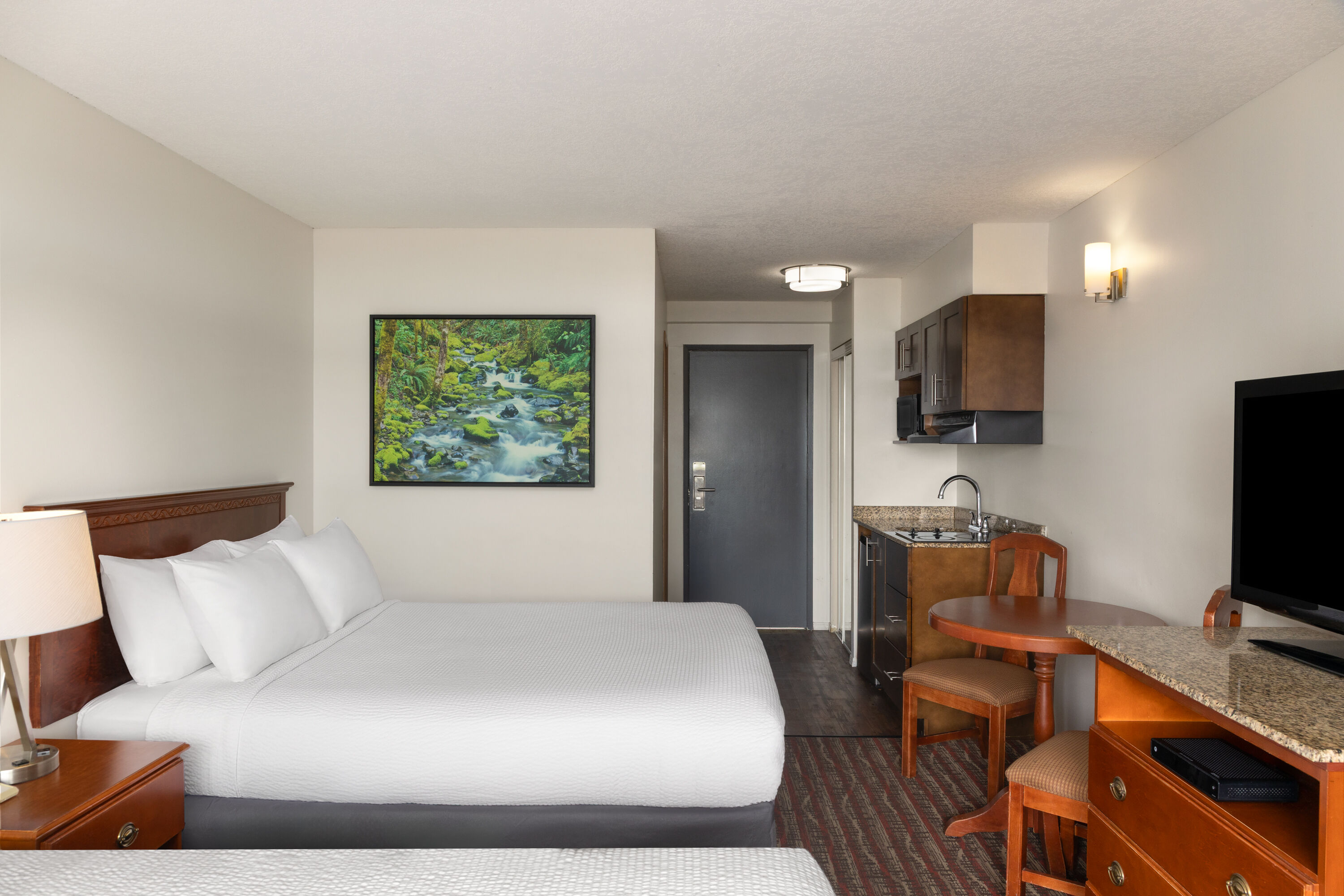 Ramada by Wyndham Campbell River suite in Campbell River, British Columbia