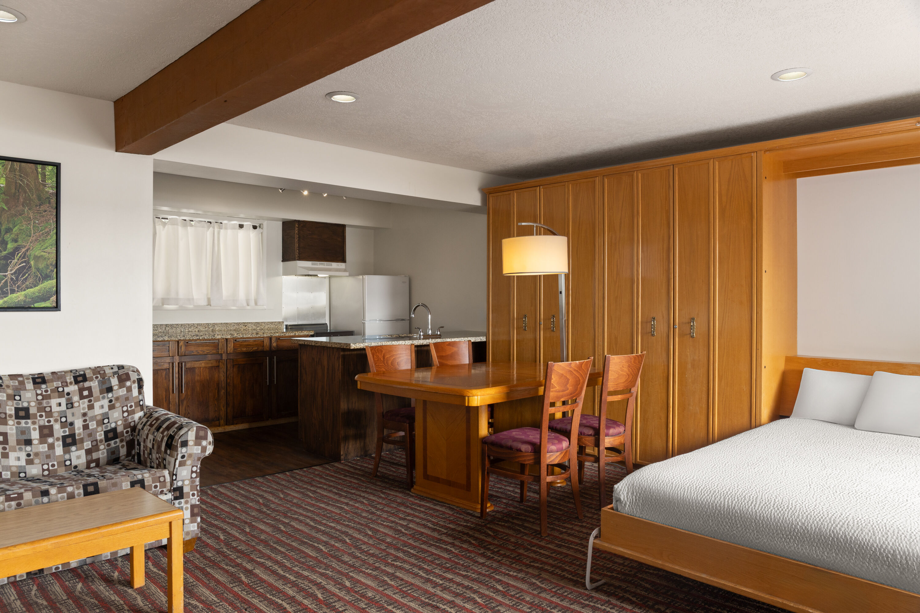 Ramada by Wyndham Campbell River suite in Campbell River, British Columbia