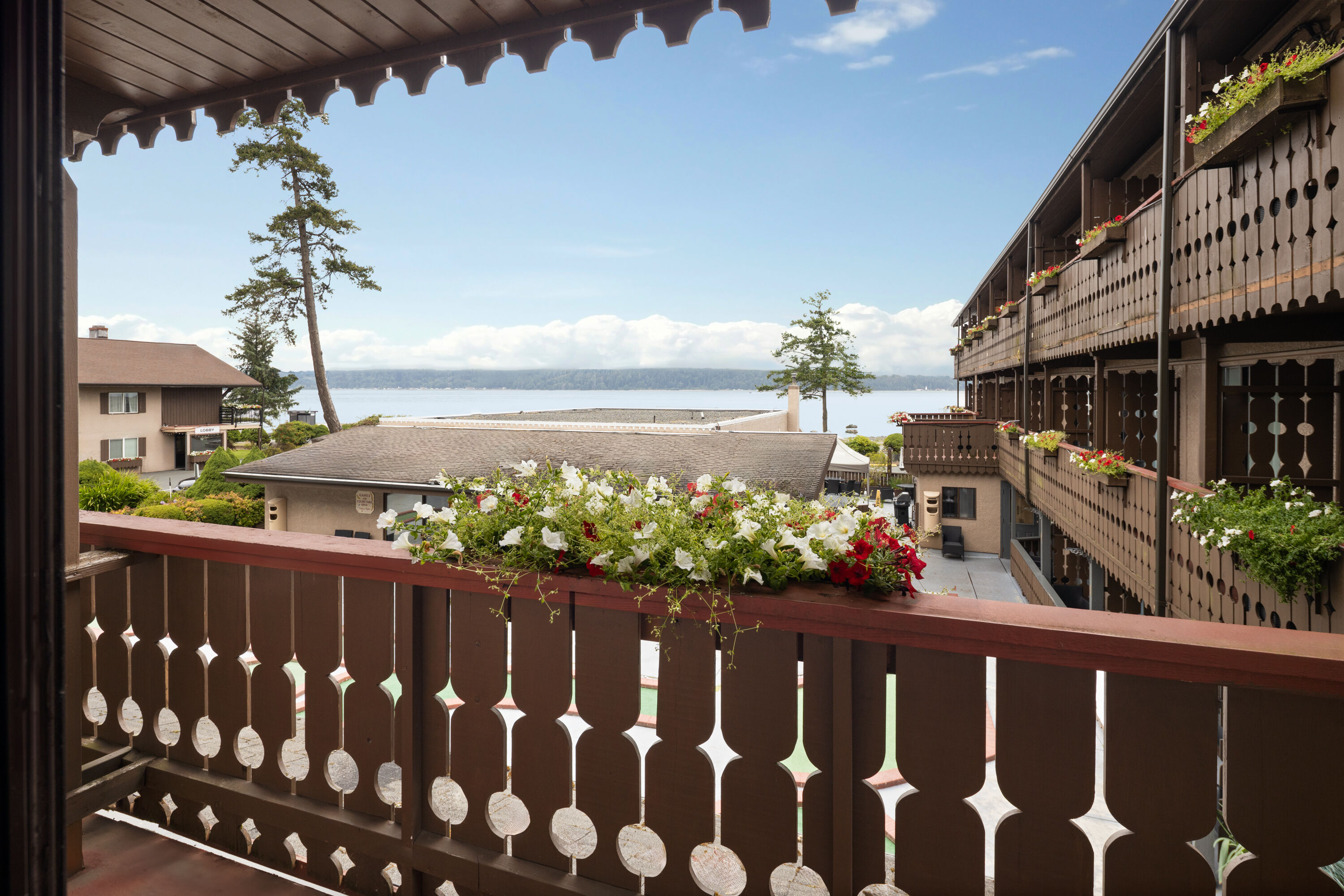 Ramada by Wyndham Campbell River suite in Campbell River, British Columbia