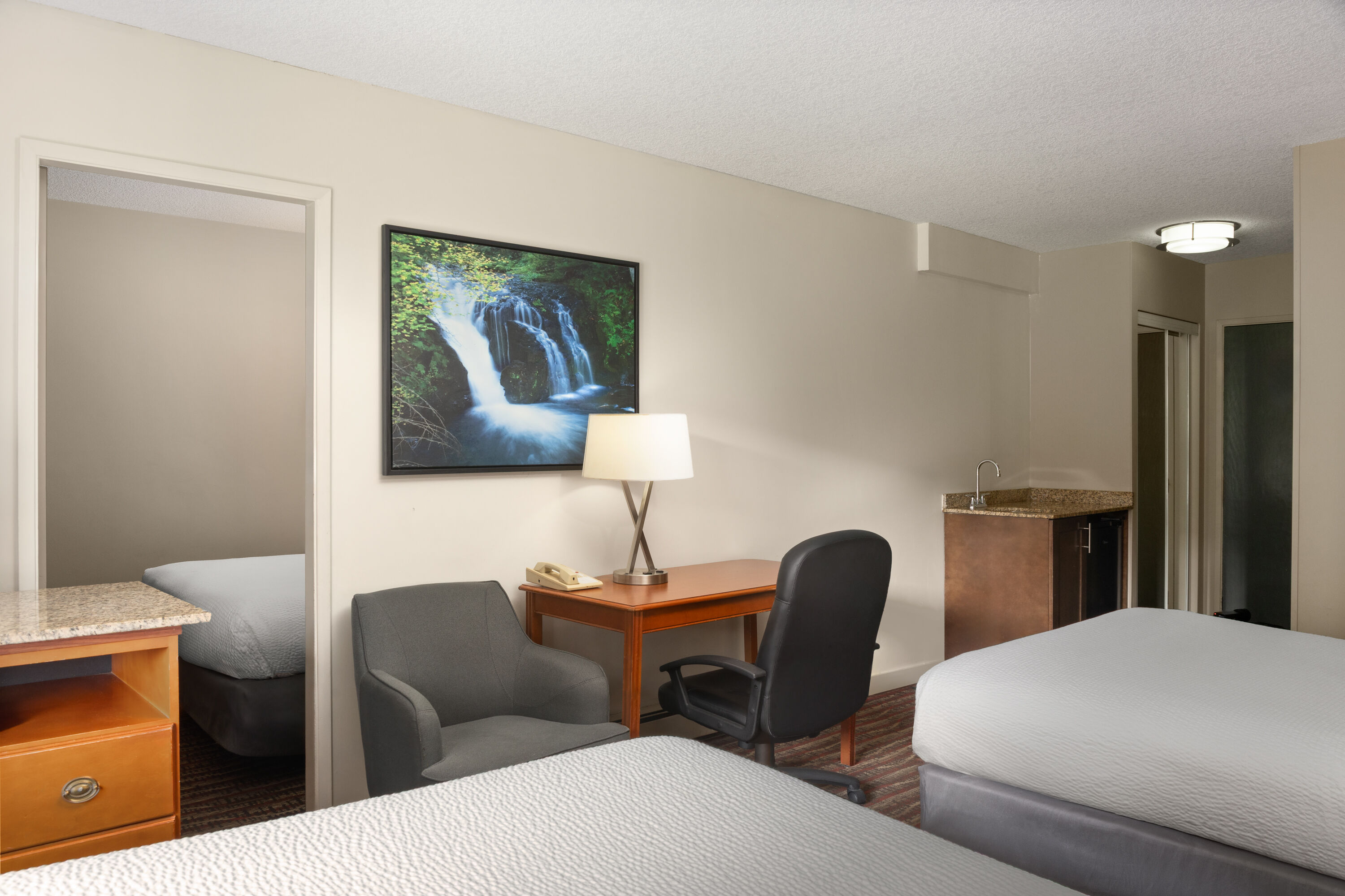 Ramada by Wyndham Campbell River suite in Campbell River, British Columbia