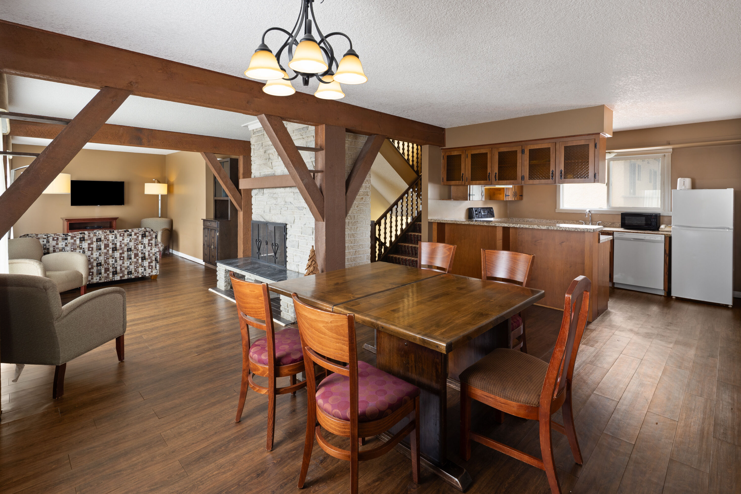 Ramada by Wyndham Campbell River suite in Campbell River, British Columbia