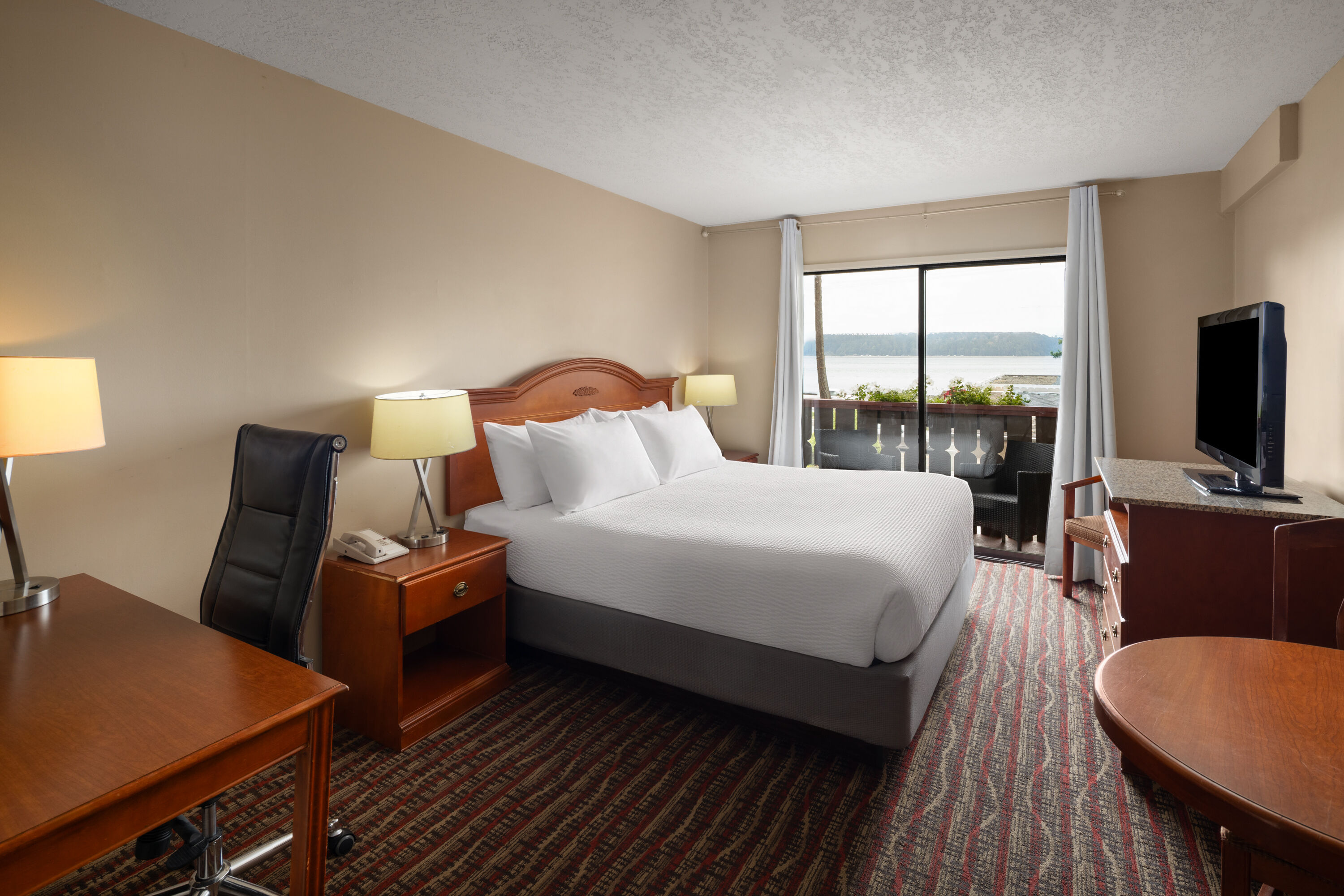 Ramada by Wyndham Campbell River suite in Campbell River, British Columbia