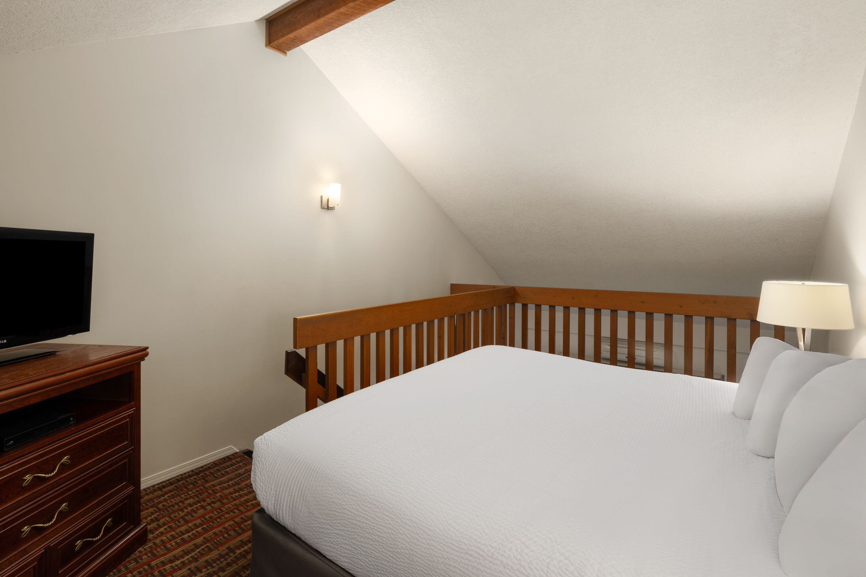Ramada by Wyndham Campbell River suite in Campbell River, British Columbia