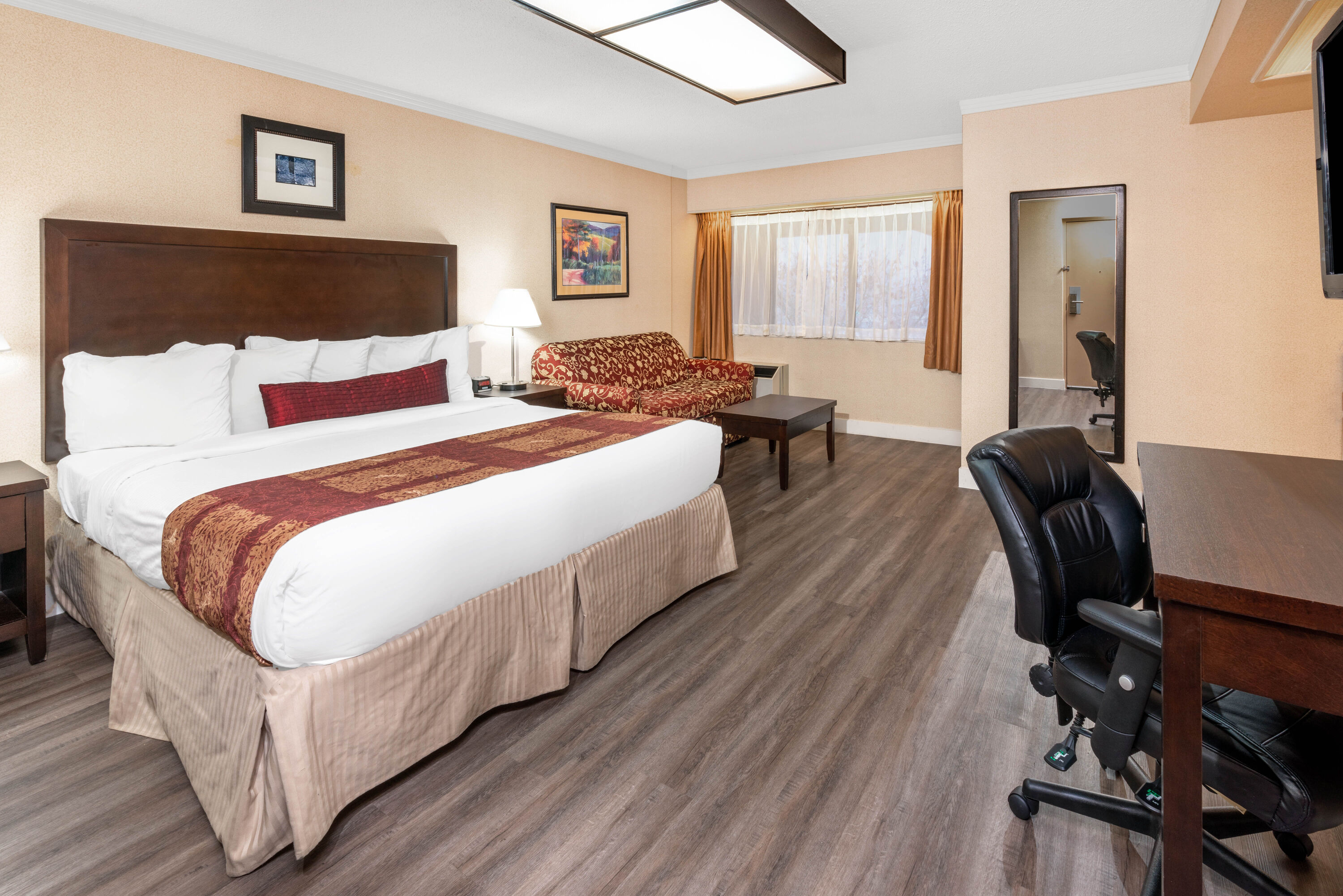 Ramada by Wyndham Coquitlam suite in Coquitlam, British Columbia