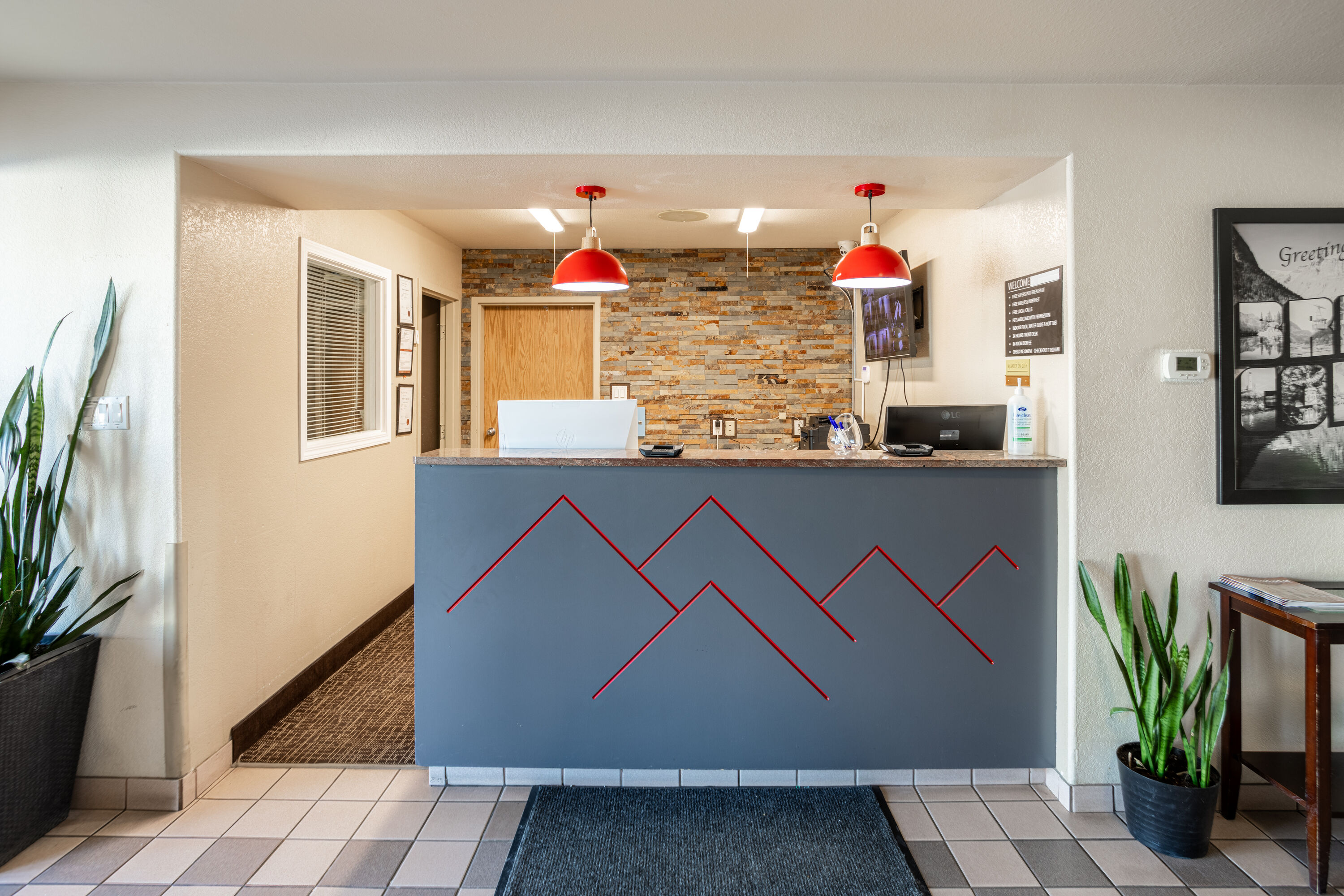 Ramada by Wyndham Cranbrook reception in Cranbrook, British Columbia