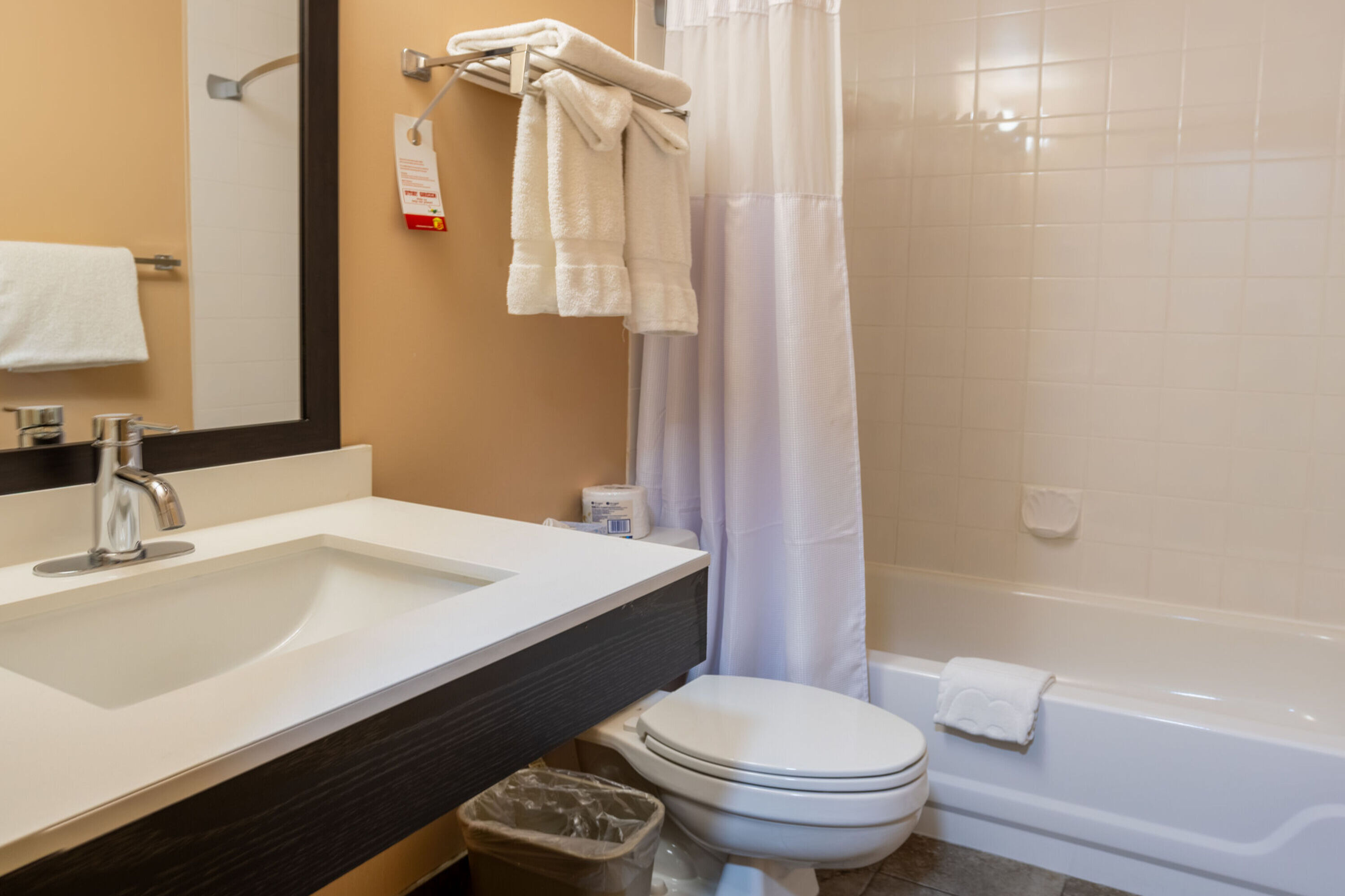 Guest room bath at the Ramada by Wyndham Cranbrook in Cranbrook, British Columbia