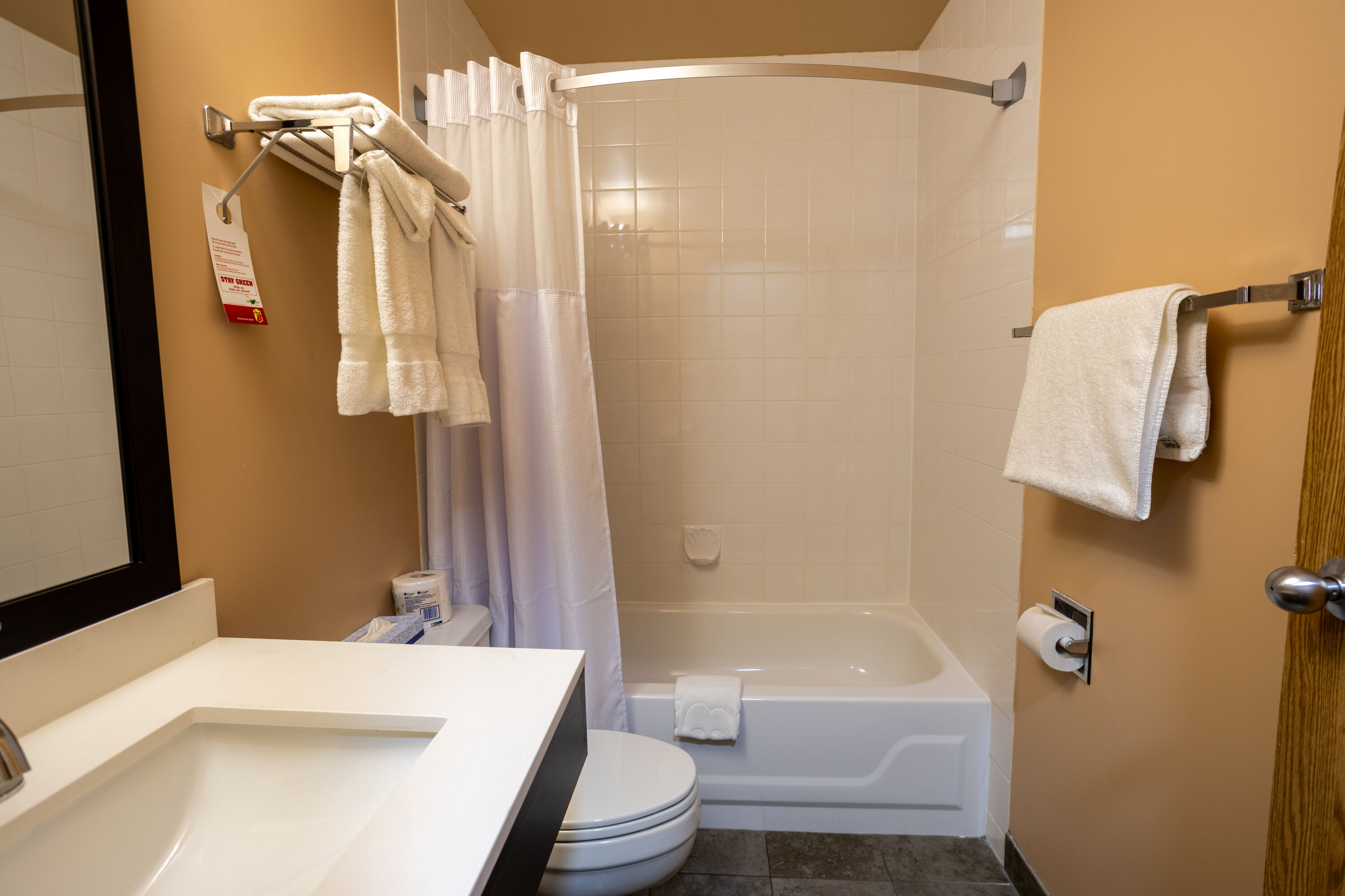 Guest room bath at the Ramada by Wyndham Cranbrook in Cranbrook, British Columbia