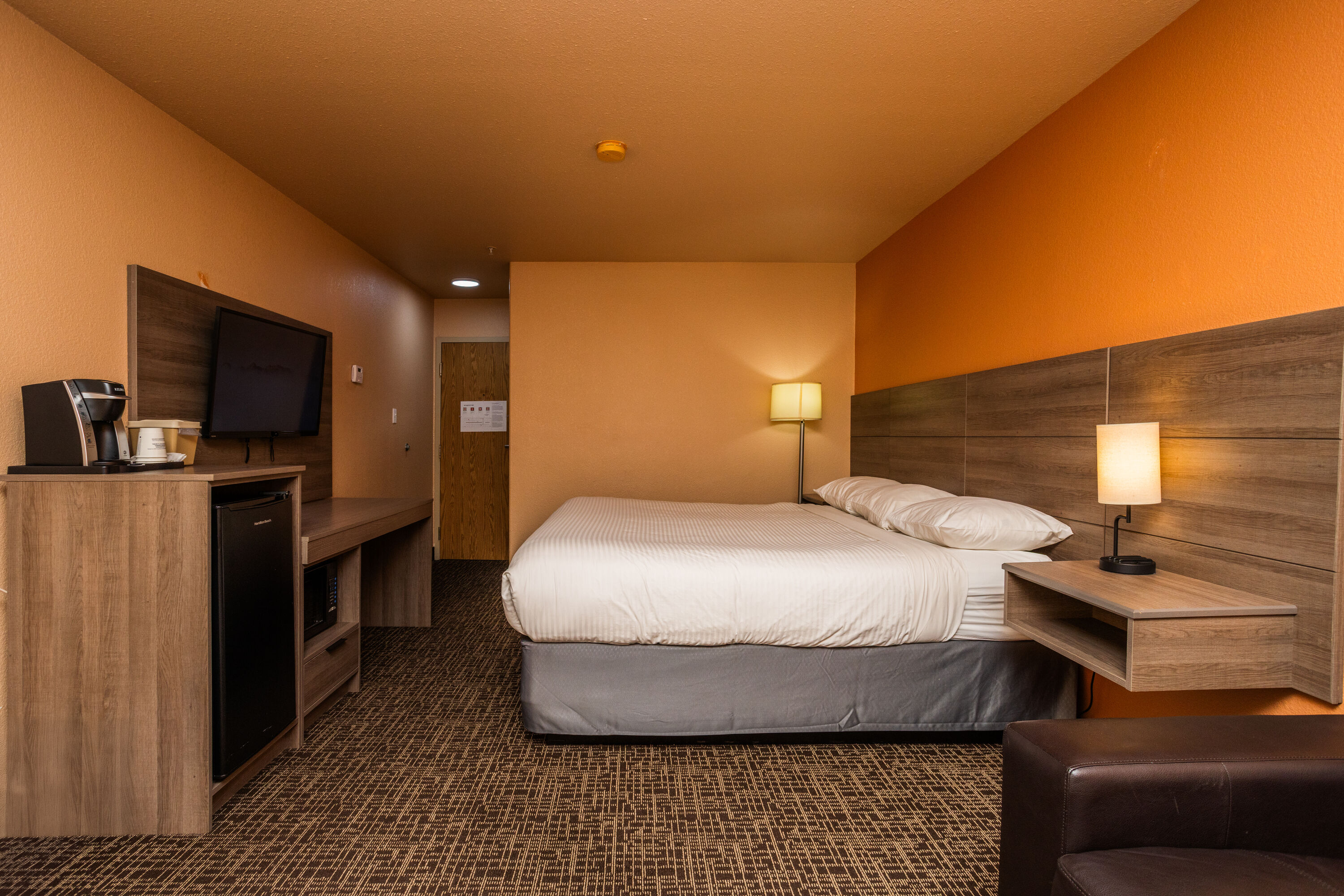 Guest room at the Ramada by Wyndham Cranbrook in Cranbrook, British Columbia
