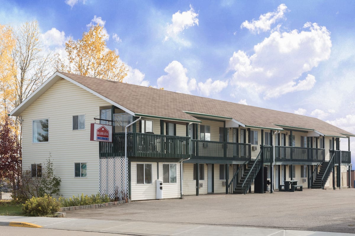 Ramada Limited Fort Nelson Hotels Bc V0c 1r0 Exterior Of Ramada Limited Fort Nelson Hotel In British Columbia