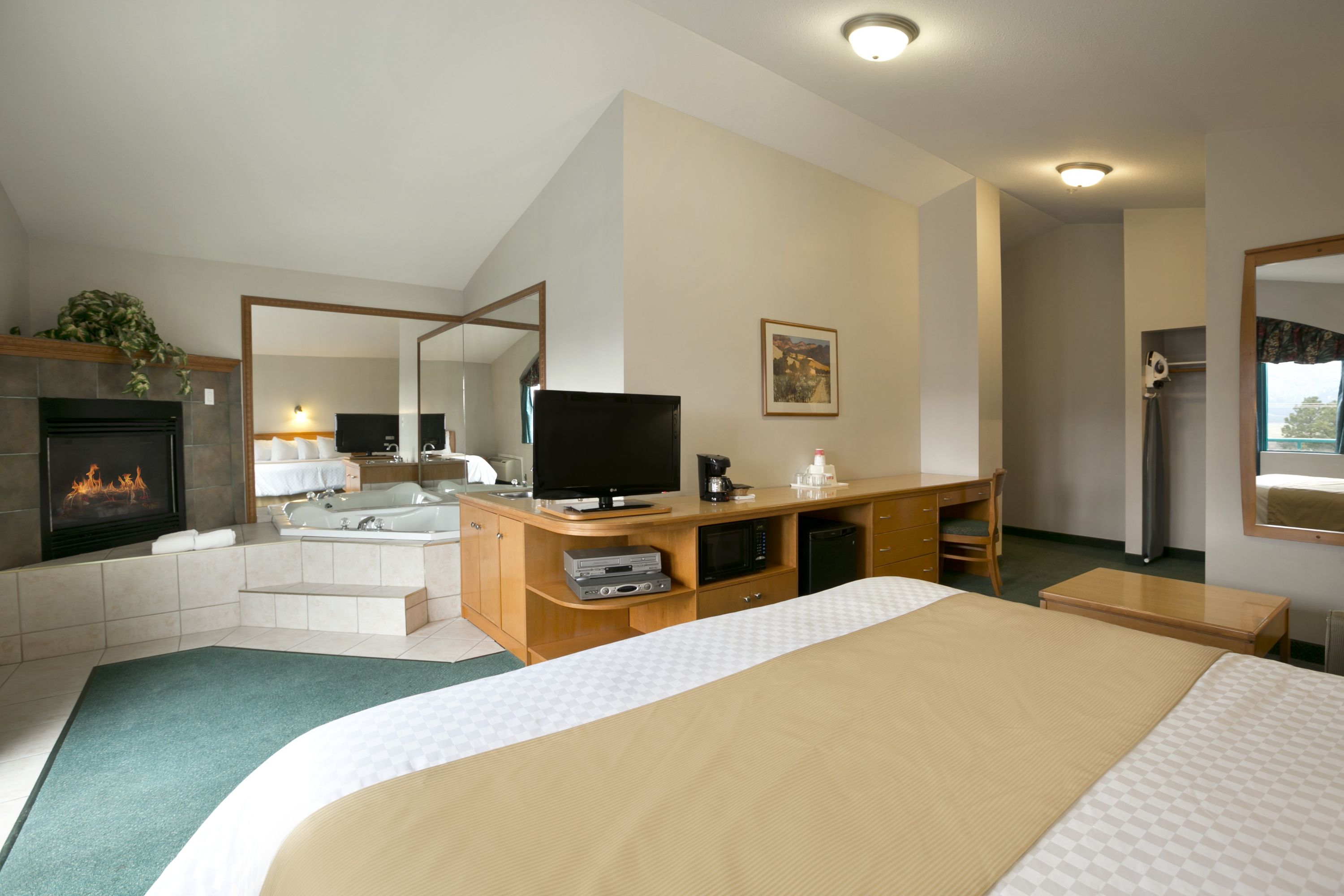 Ramada Limited Merritt suite in Merritt, British Columbia