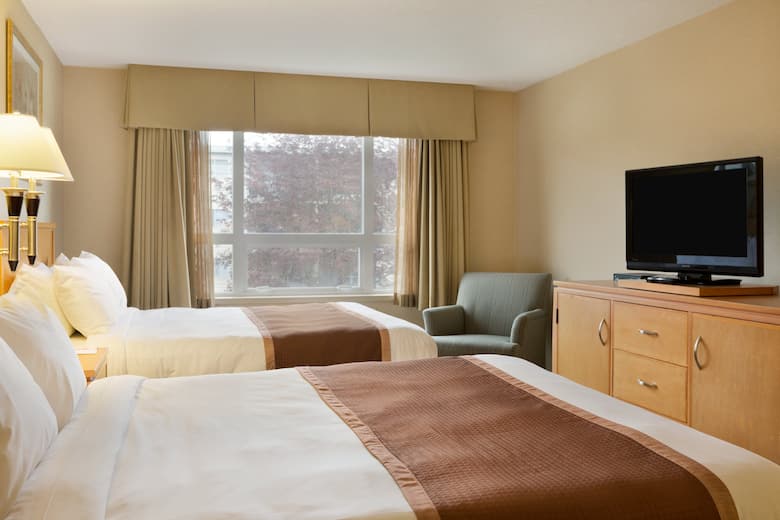 Ramada Nanaimo Hotels Bc V9s 1e3 Guest Room At The Ramada Nanaimo In British Columbia