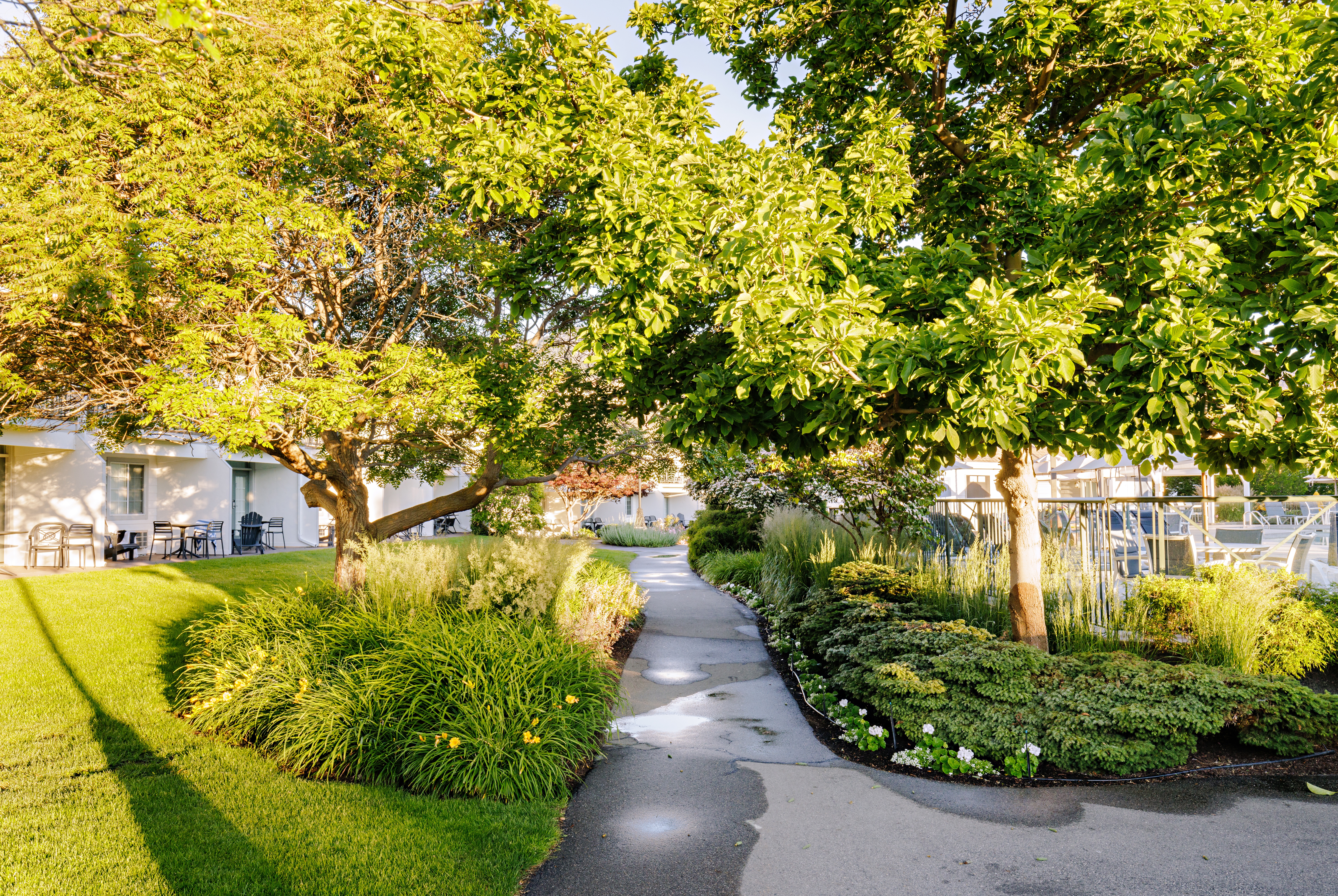 Courtyard at Balcomo, a Ramada by Wyndham in Penticton, British Columbia