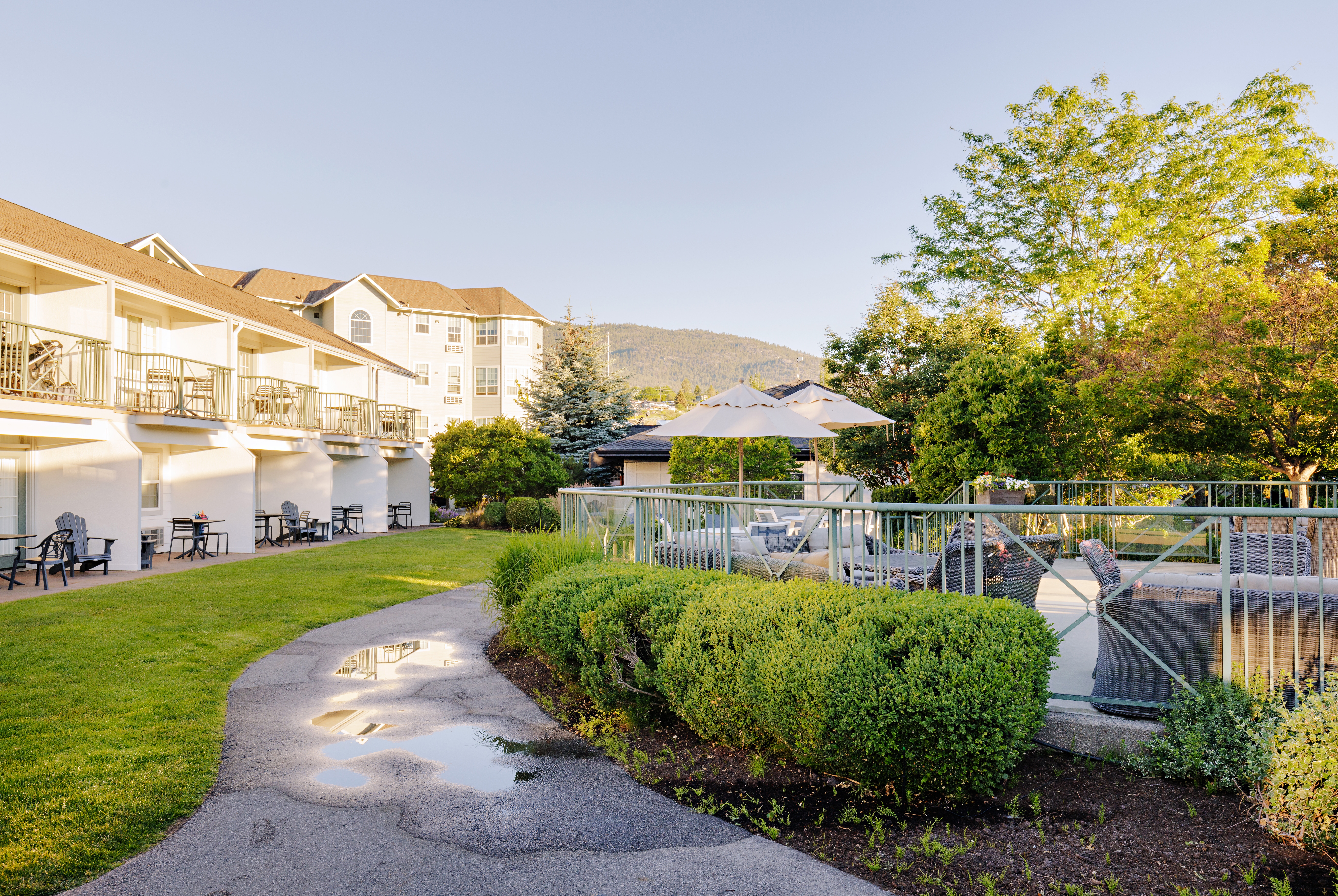 Courtyard at Balcomo, a Ramada by Wyndham in Penticton, British Columbia