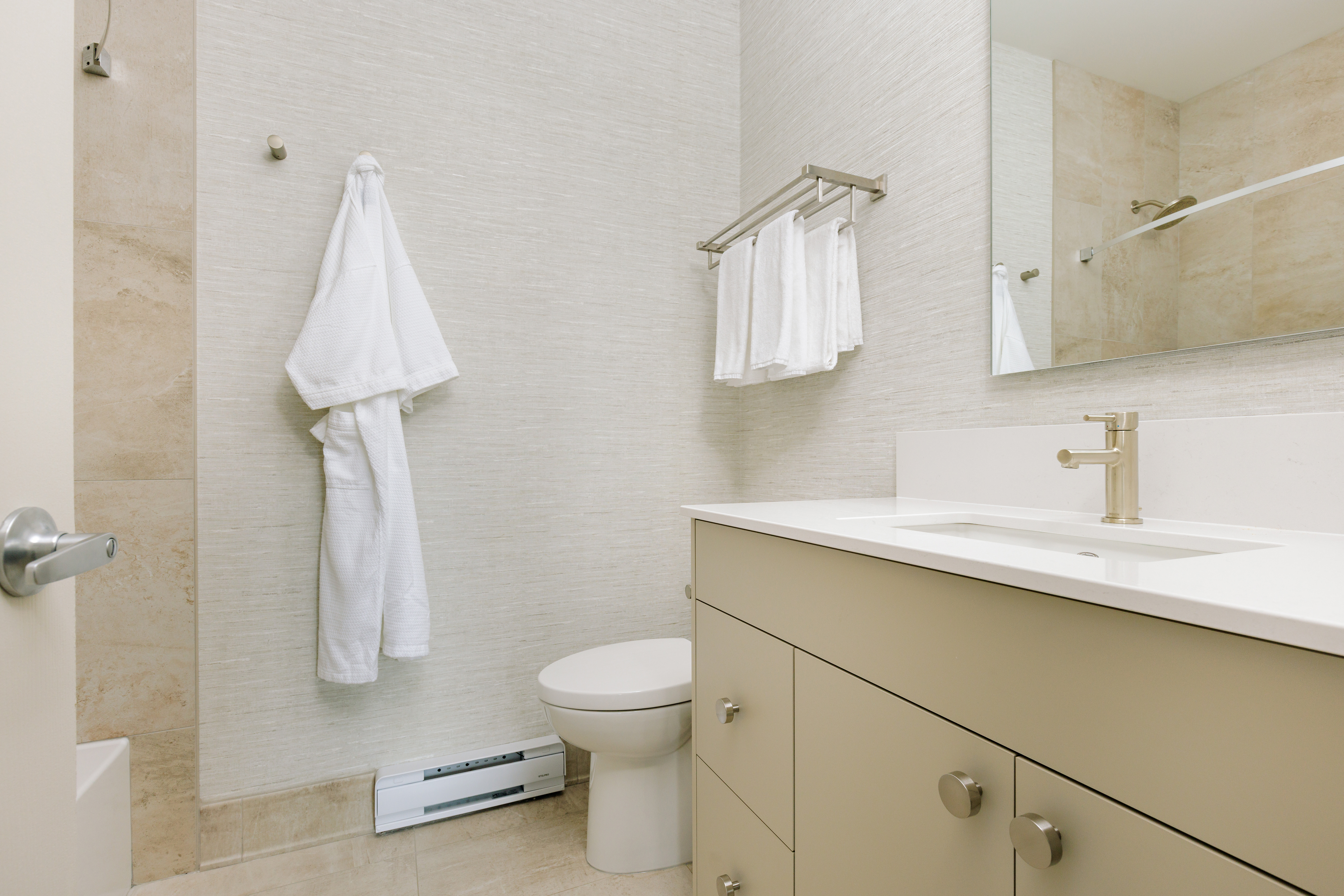 Guest room at the Balcomo, a Ramada by Wyndham in Penticton, British Columbia