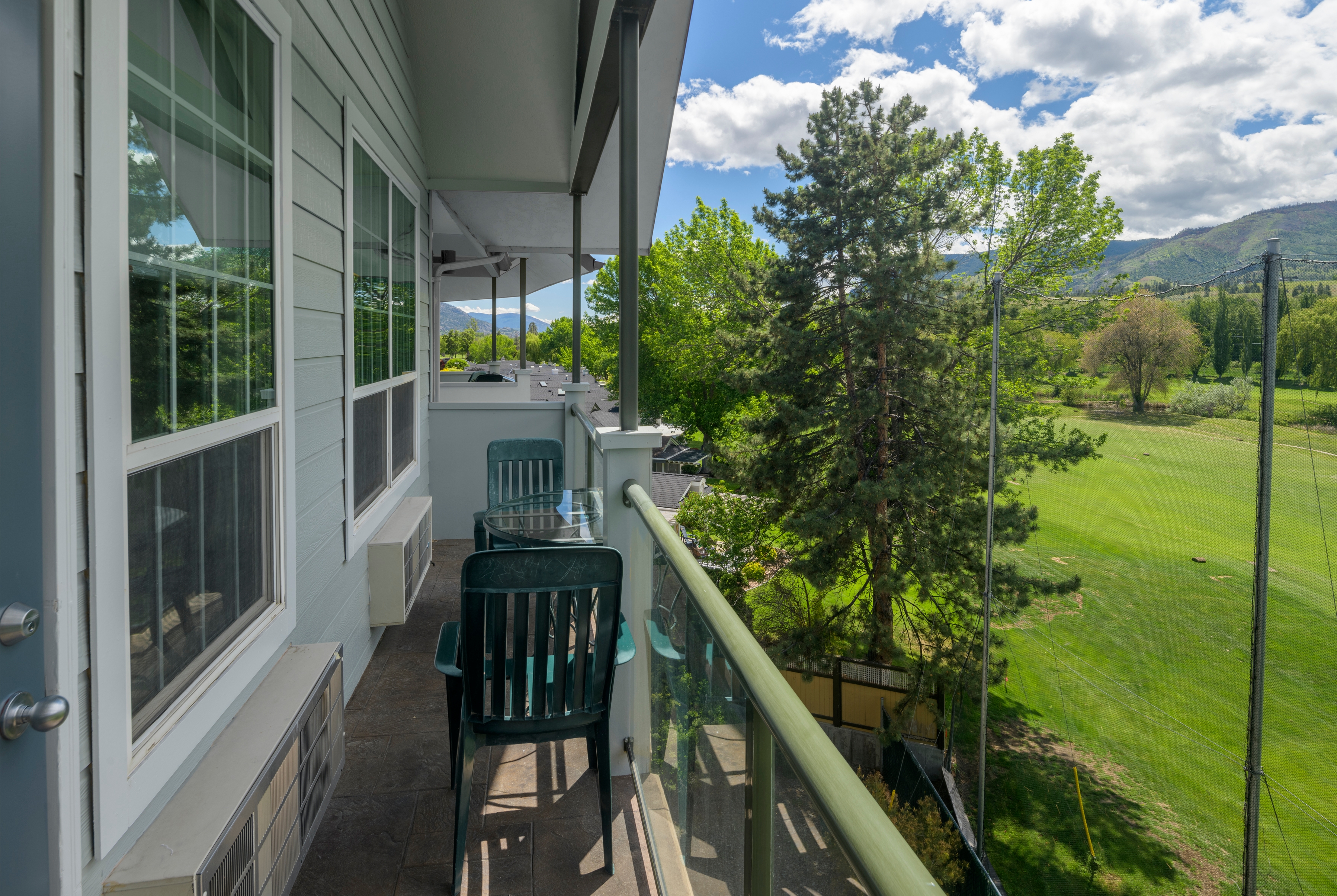 Guest room at the Balcomo, a Ramada by Wyndham in Penticton, British Columbia