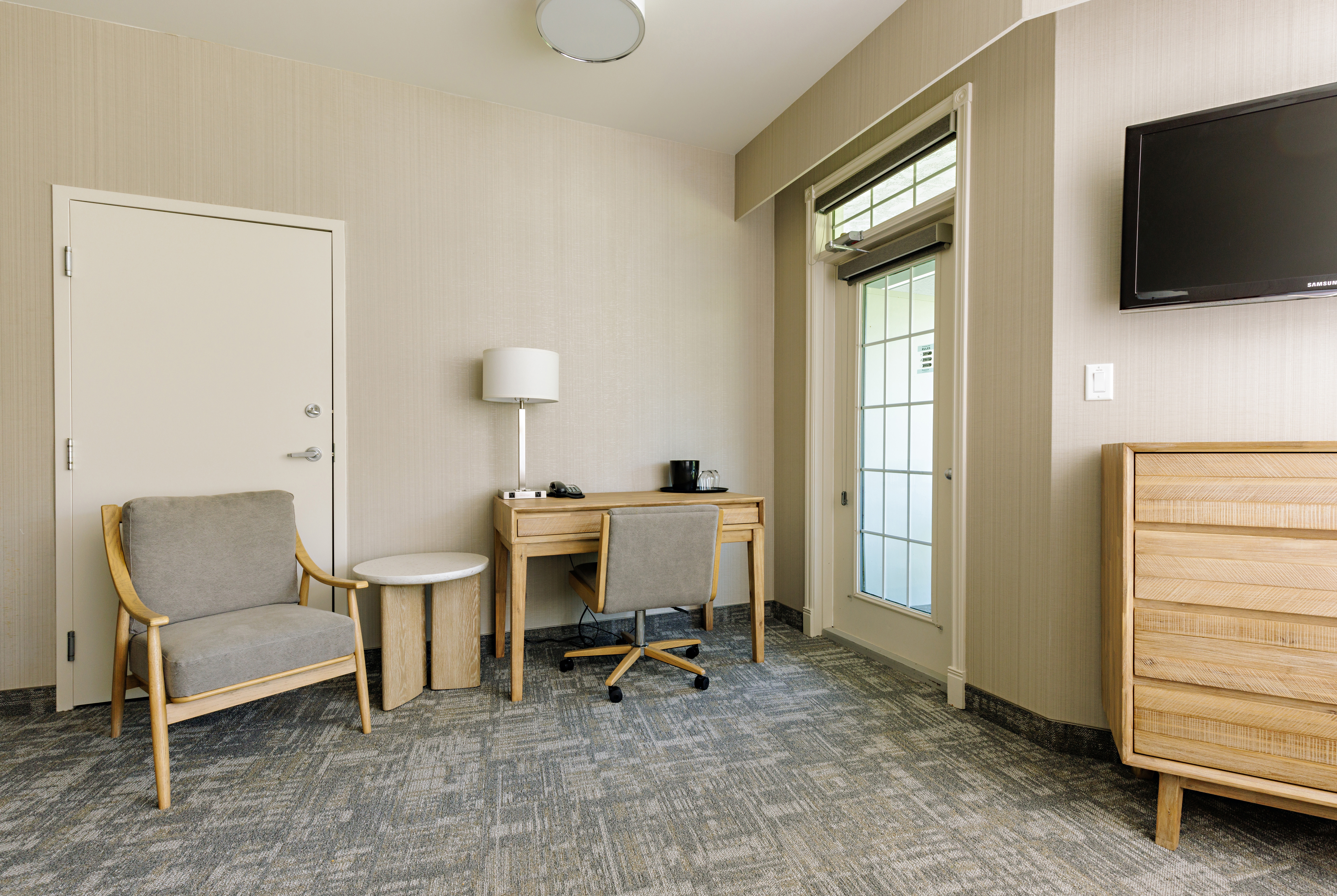 Guest room at the Balcomo, a Ramada by Wyndham in Penticton, British Columbia