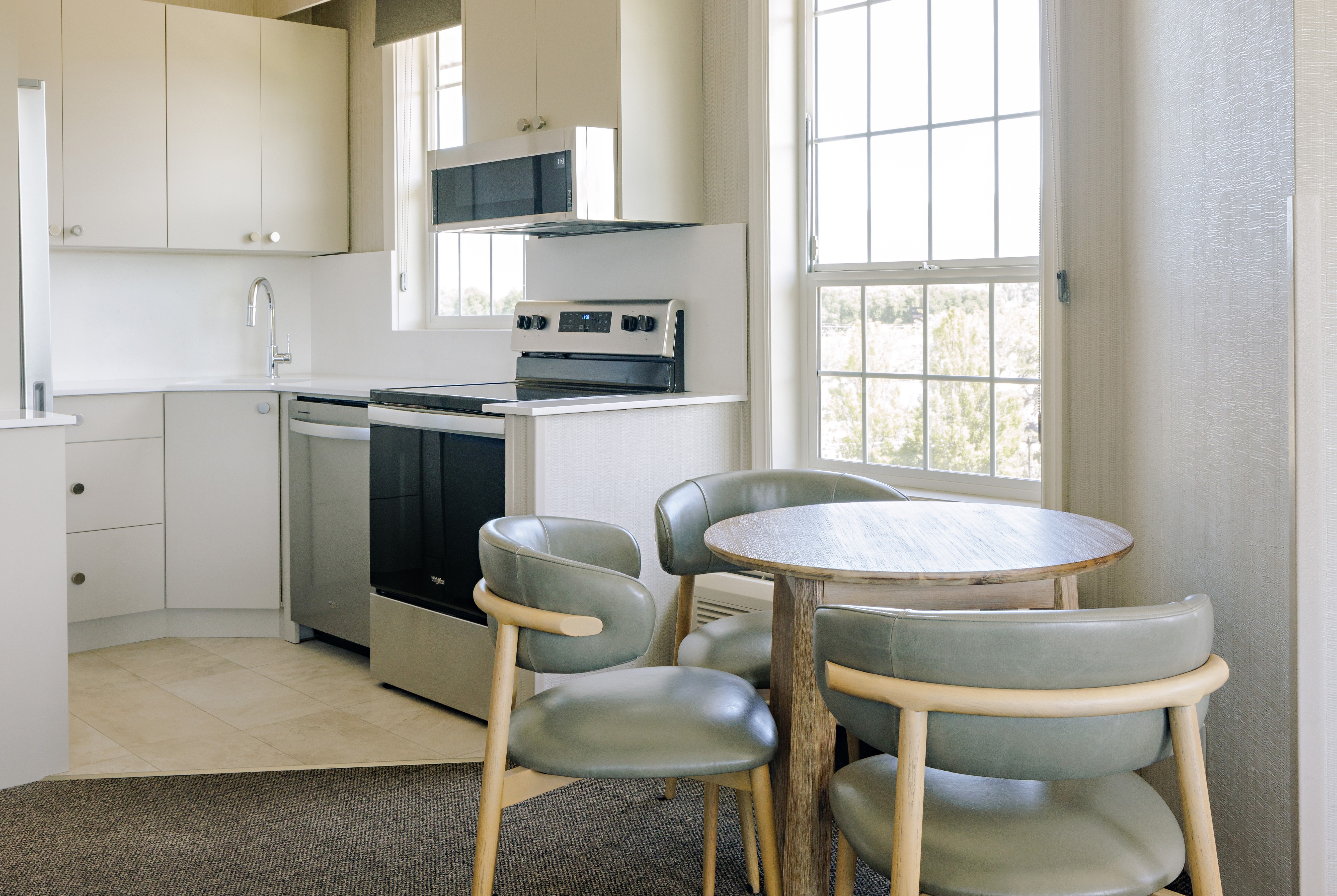 Guest room at the Balcomo, a Ramada by Wyndham in Penticton, British Columbia