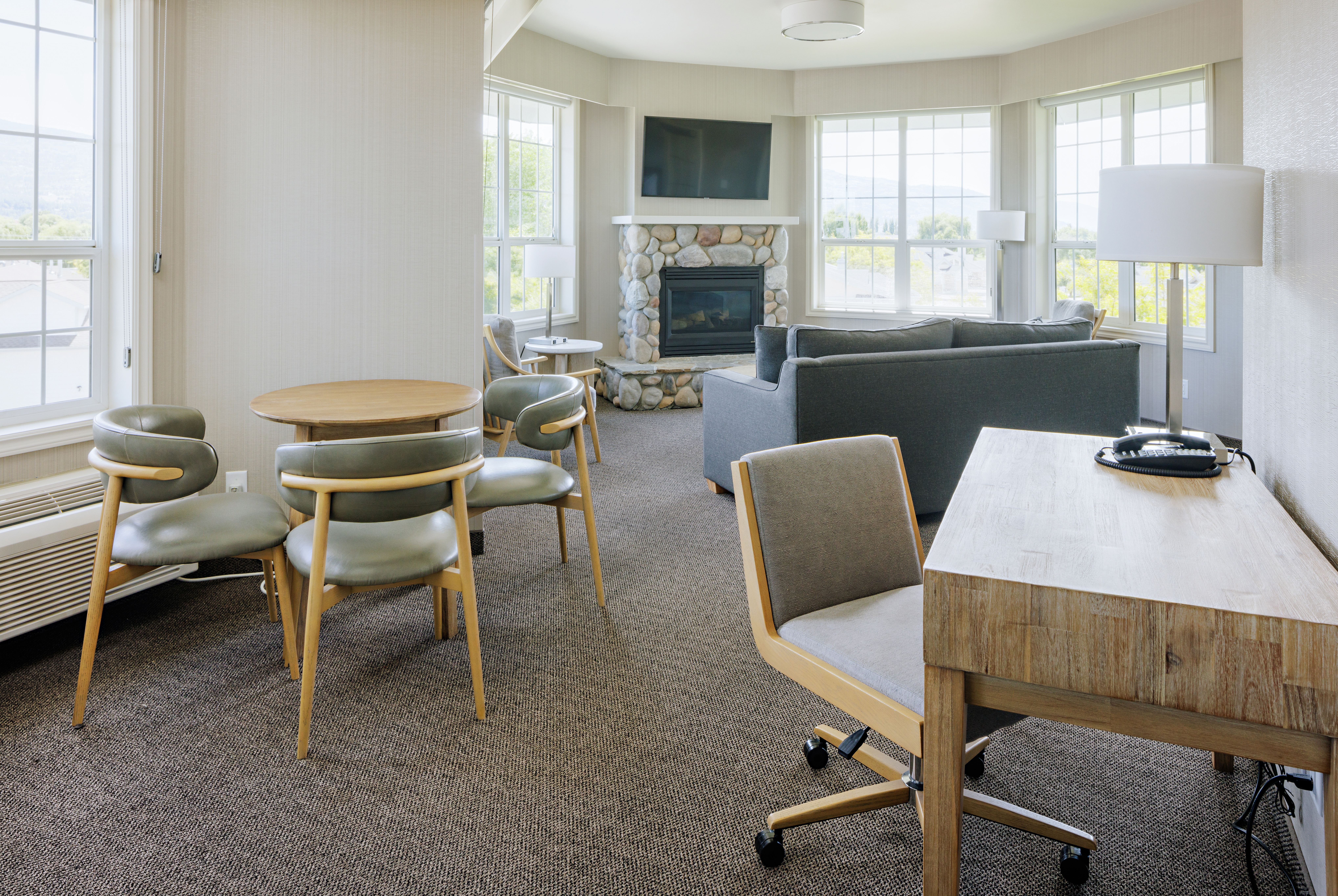 Guest room at the Balcomo, a Ramada by Wyndham in Penticton, British Columbia