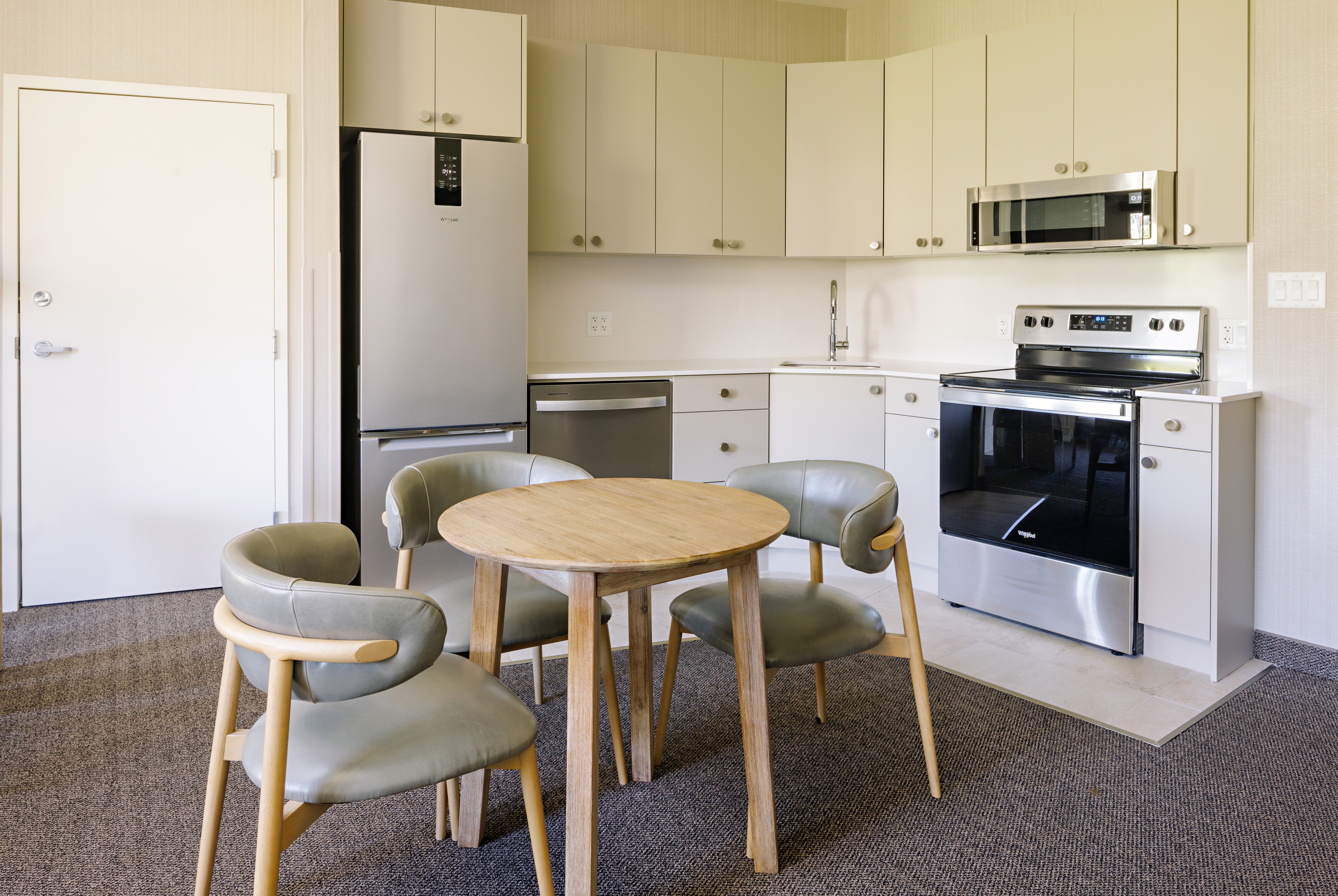 Guest room at the Balcomo, a Ramada by Wyndham in Penticton, British Columbia