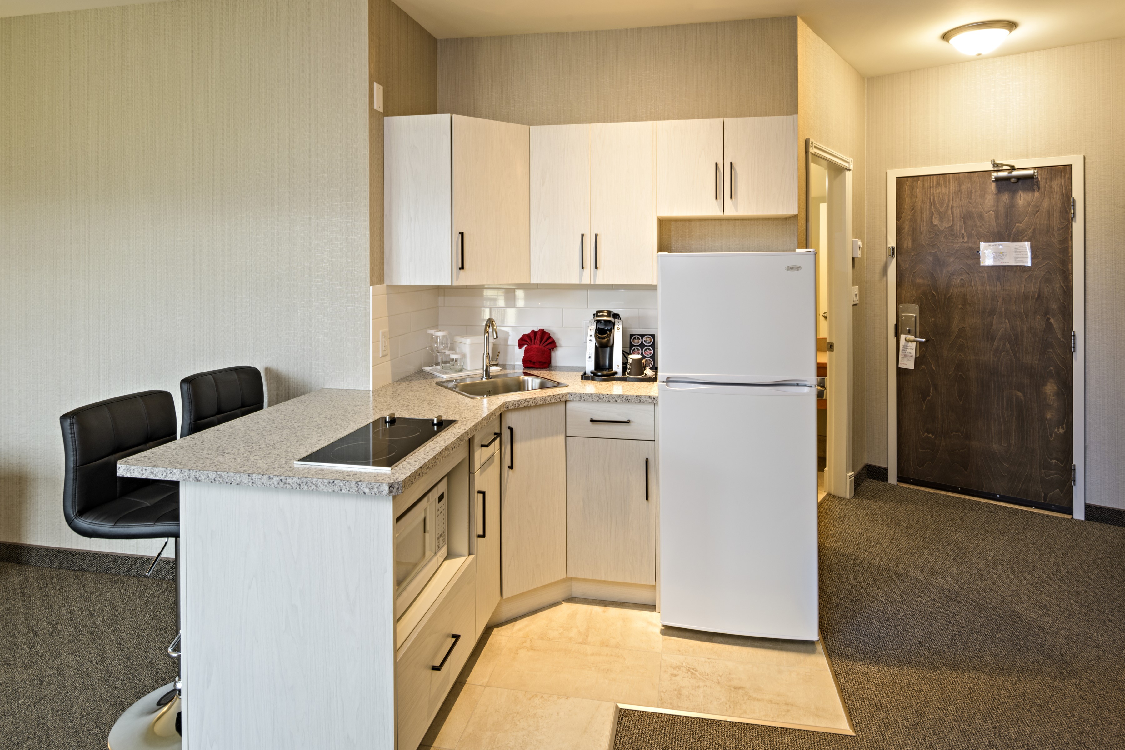 Guest room at the Balcomo, a Ramada by Wyndham in Penticton, British Columbia