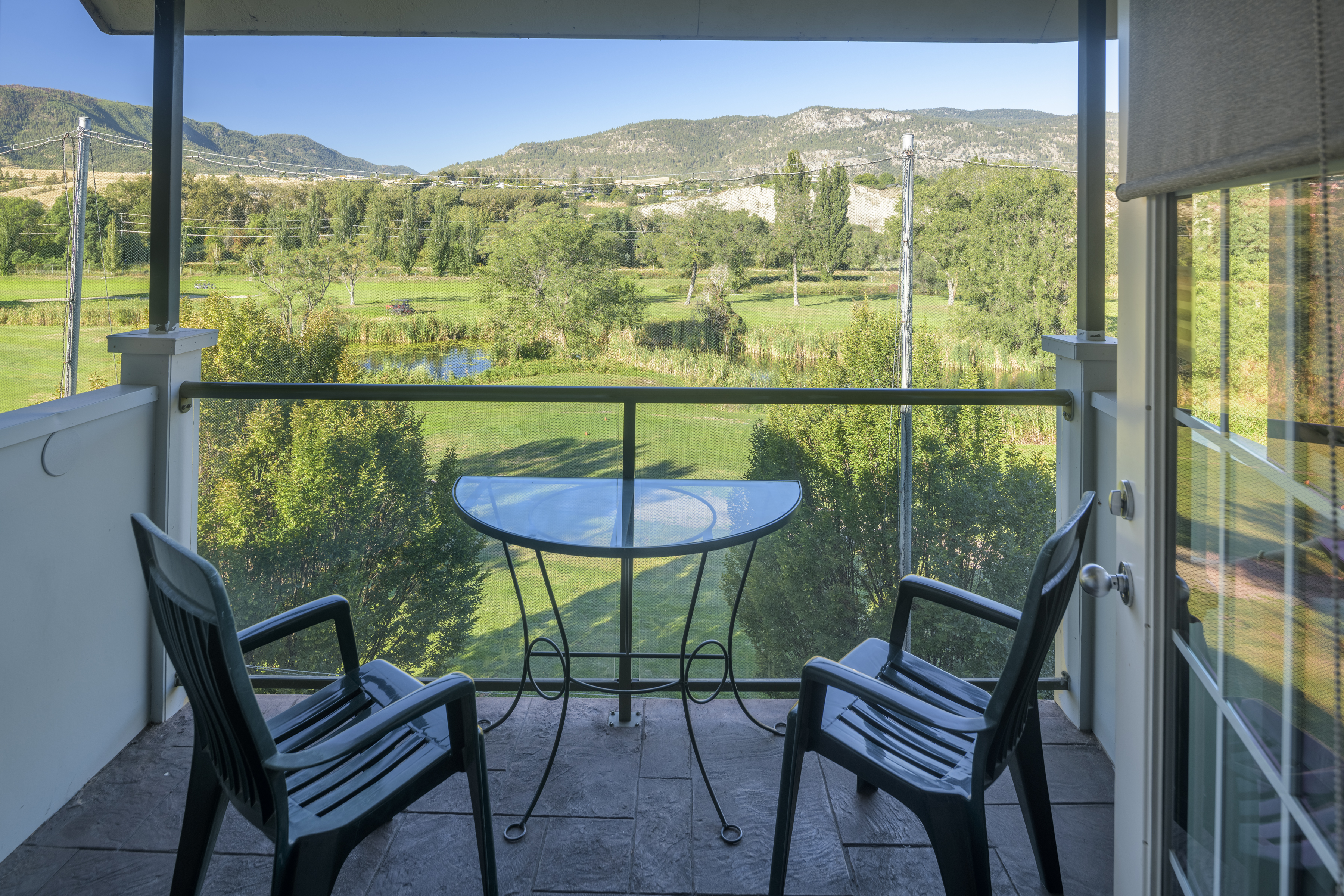 Guest room at the Balcomo, a Ramada by Wyndham in Penticton, British Columbia