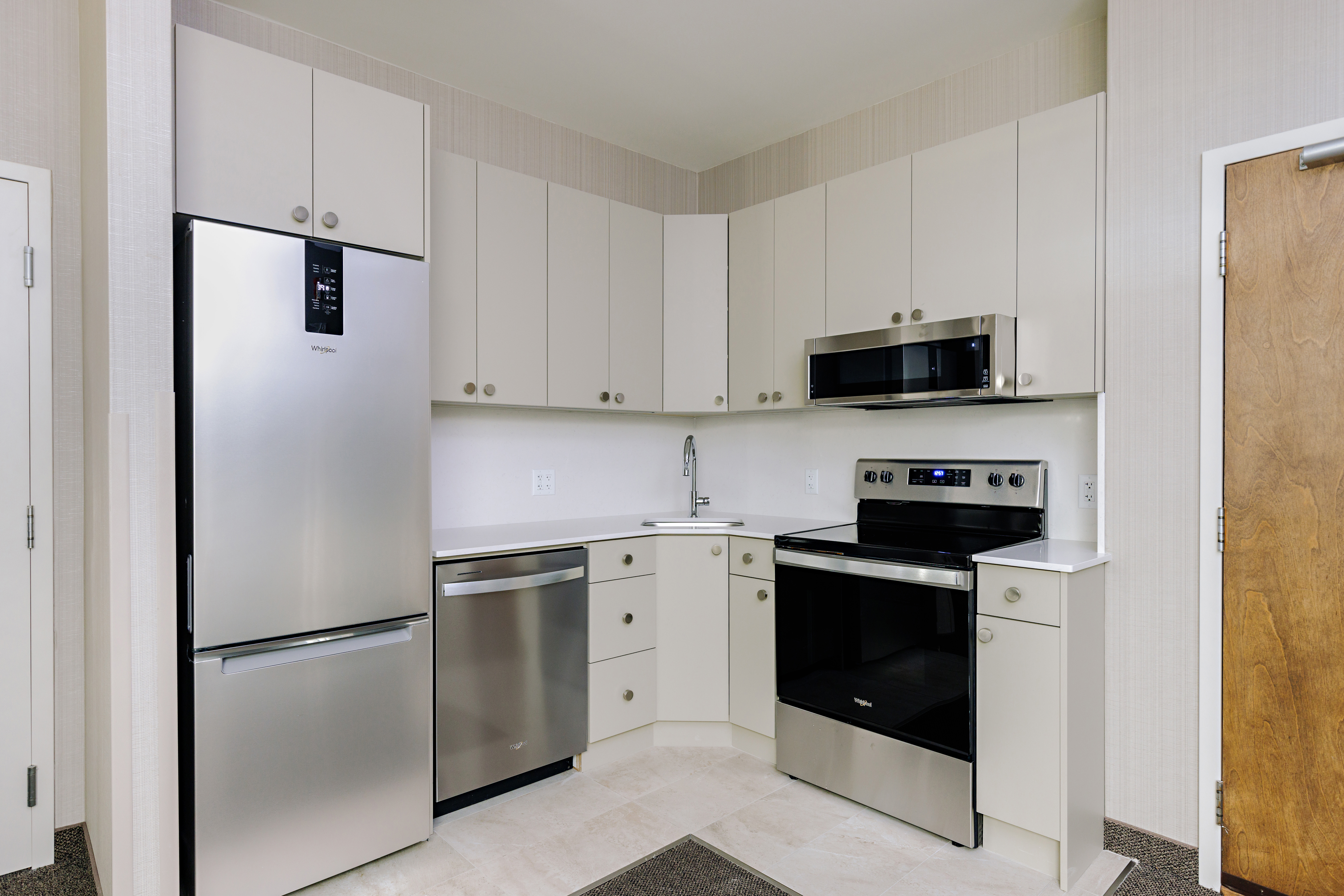 Guest room at the Balcomo, a Ramada by Wyndham in Penticton, British Columbia