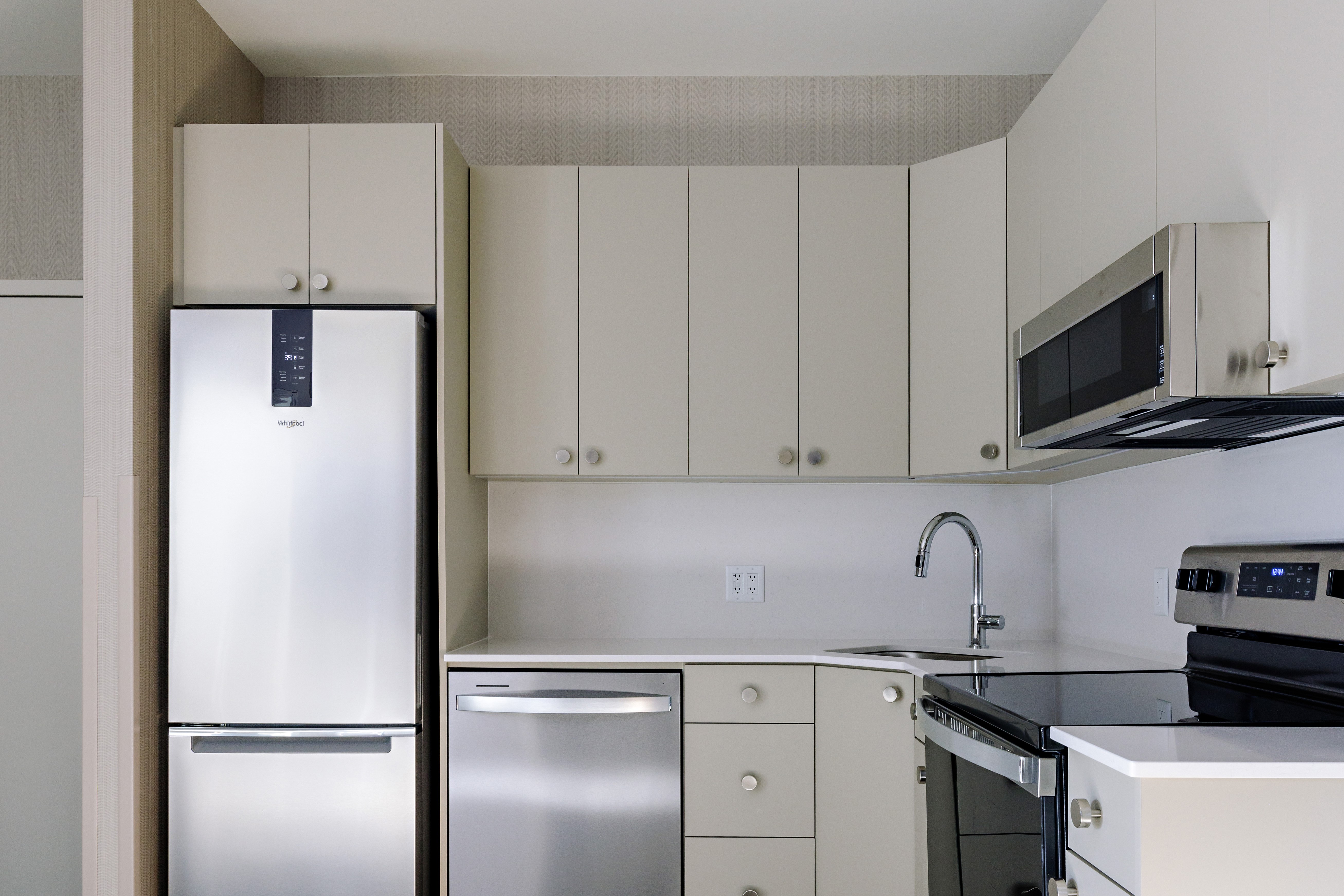 Guest room at the Balcomo, a Ramada by Wyndham in Penticton, British Columbia