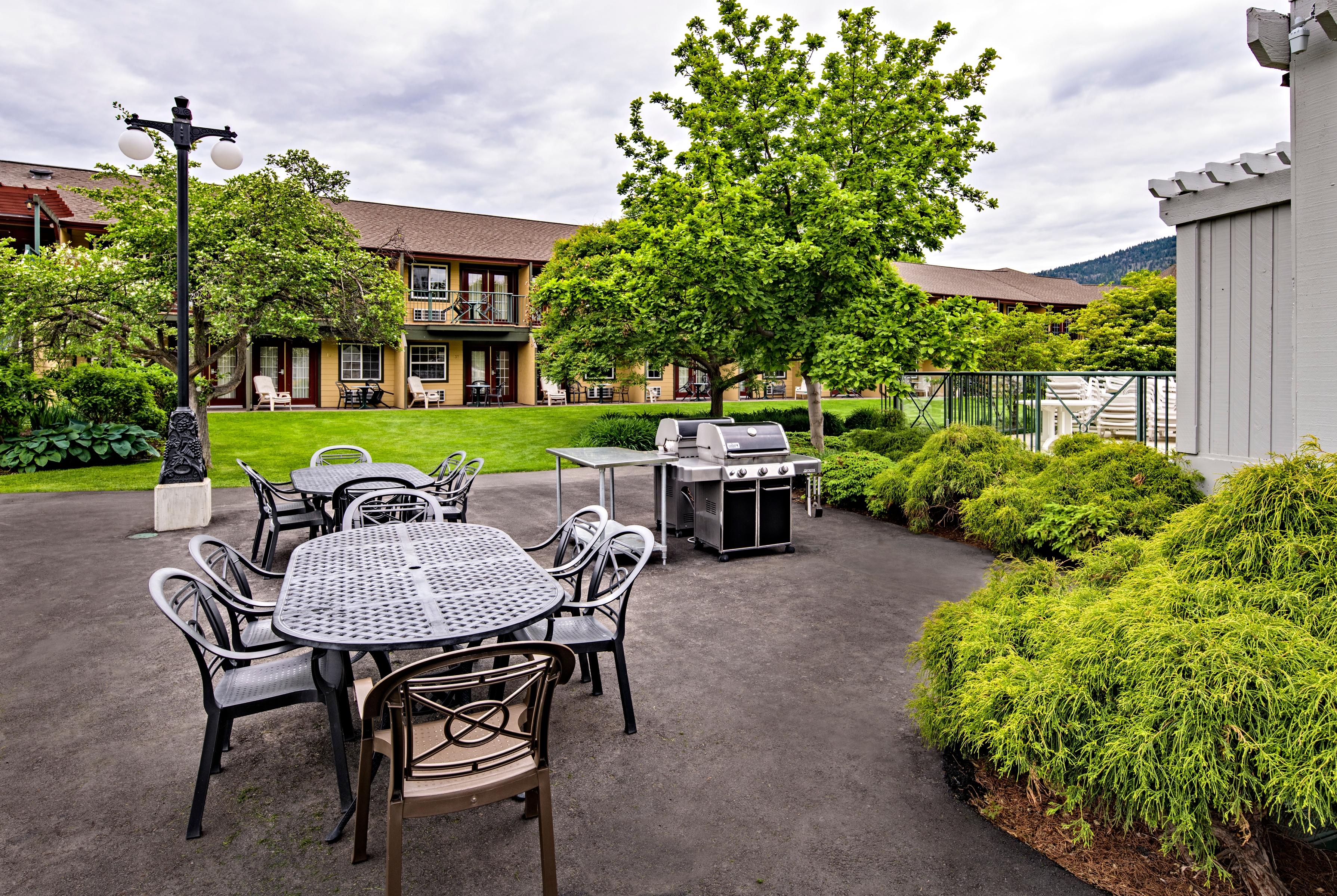 Courtyard at Balcomo, a Ramada by Wyndham in Penticton, British Columbia