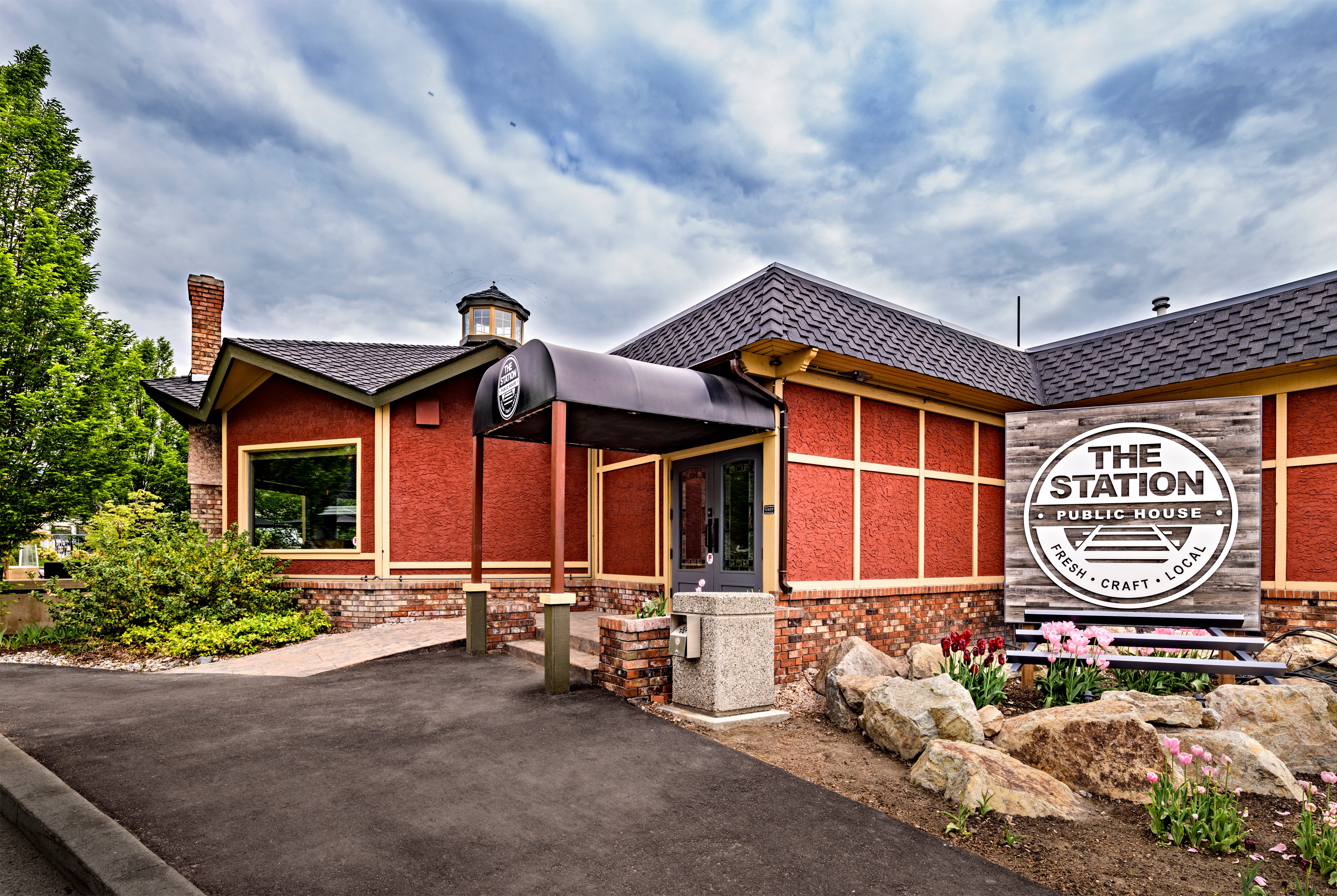 Balcomo, a Ramada by Wyndham restaurant in Penticton, British Columbia