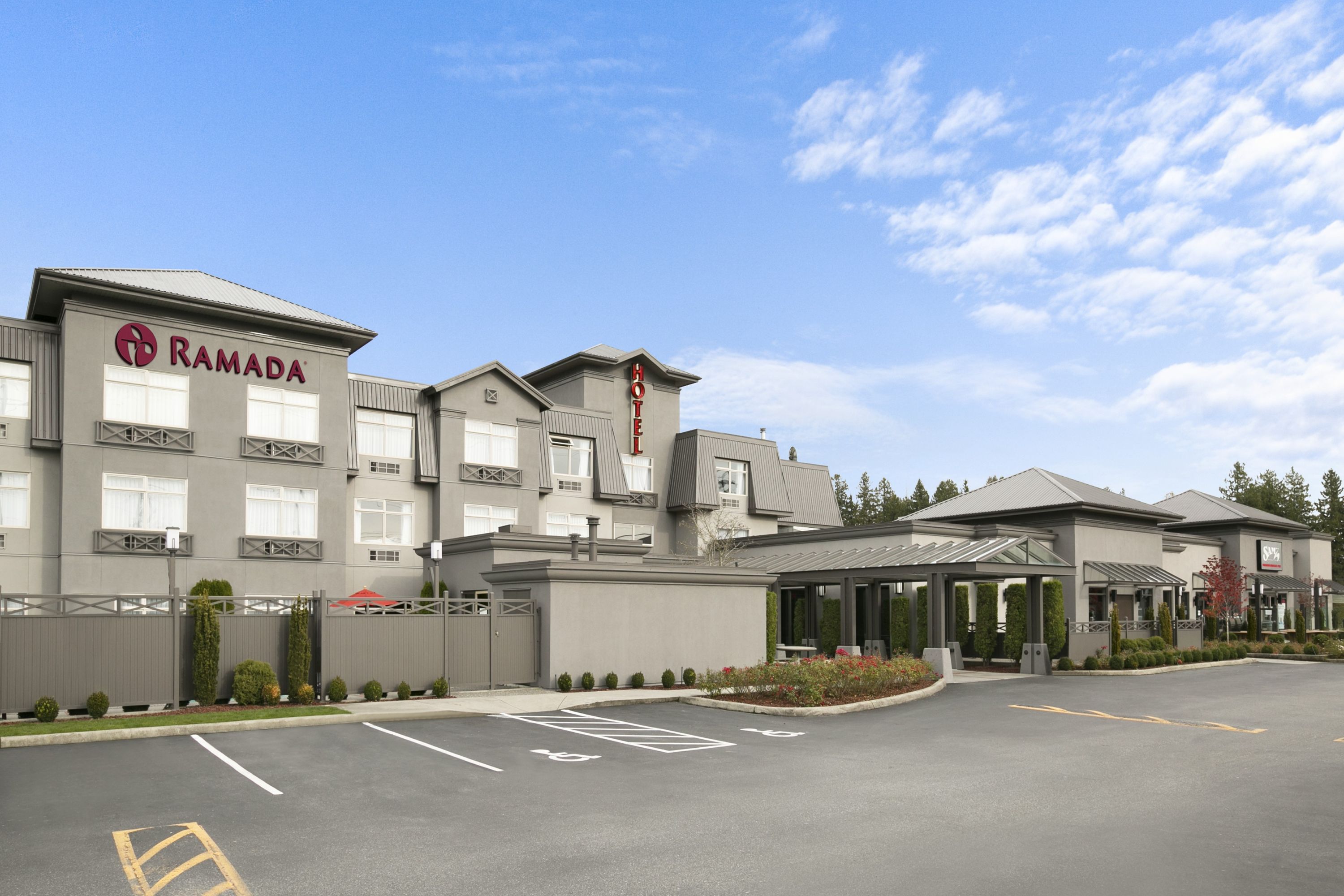 Ramada by Wyndham Pitt Meadows Pitt Meadows, BC Hotels