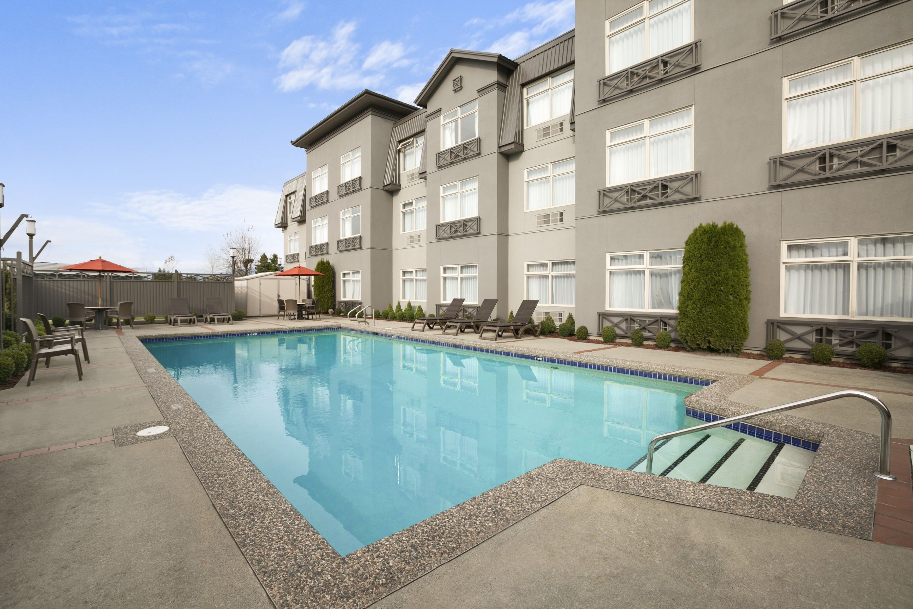Ramada by Wyndham Pitt Meadows | Pitt Meadows, BC Hotels