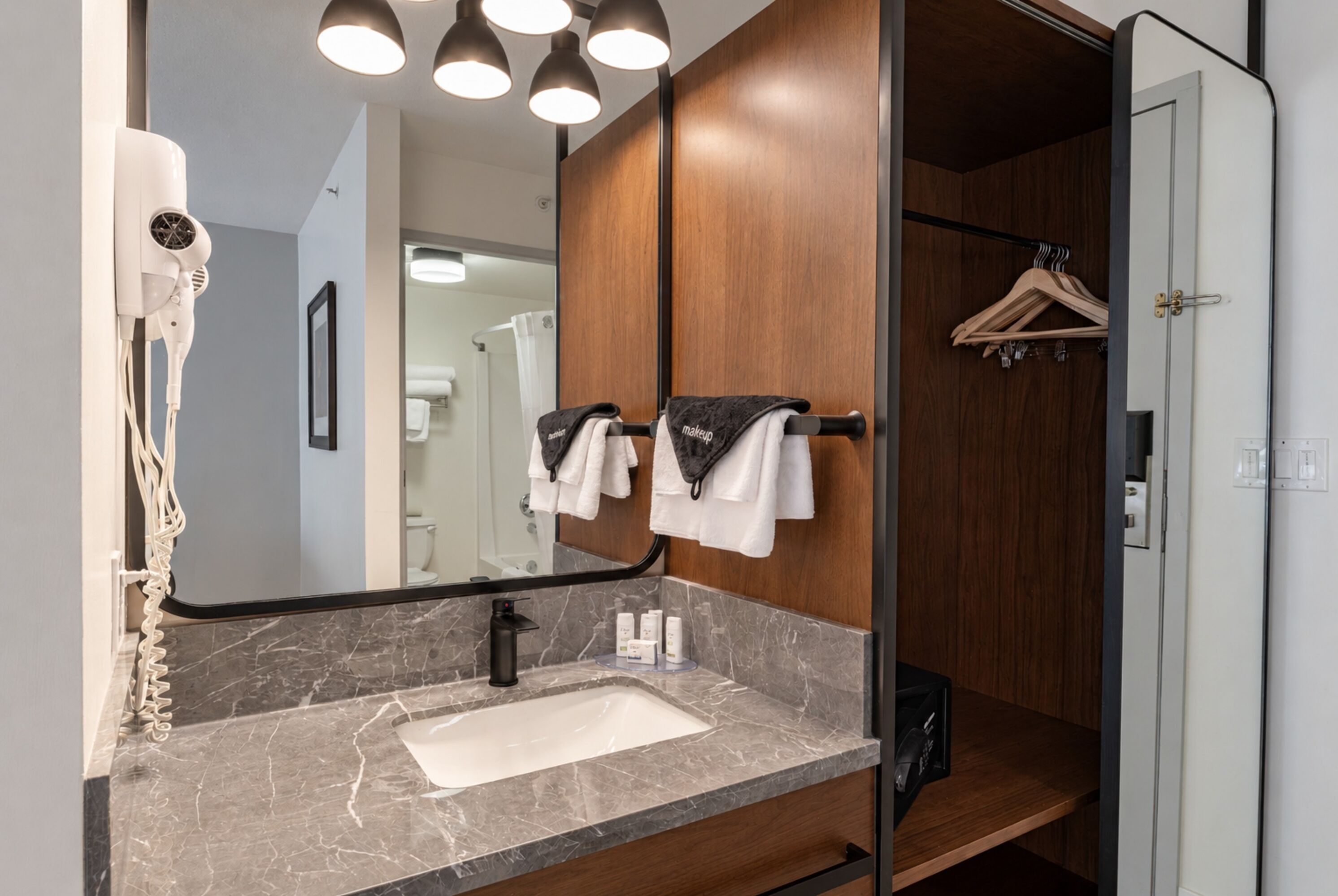 Guest room bath at the Ramada by Wyndham Surrey/Langley in Surrey, British Columbia