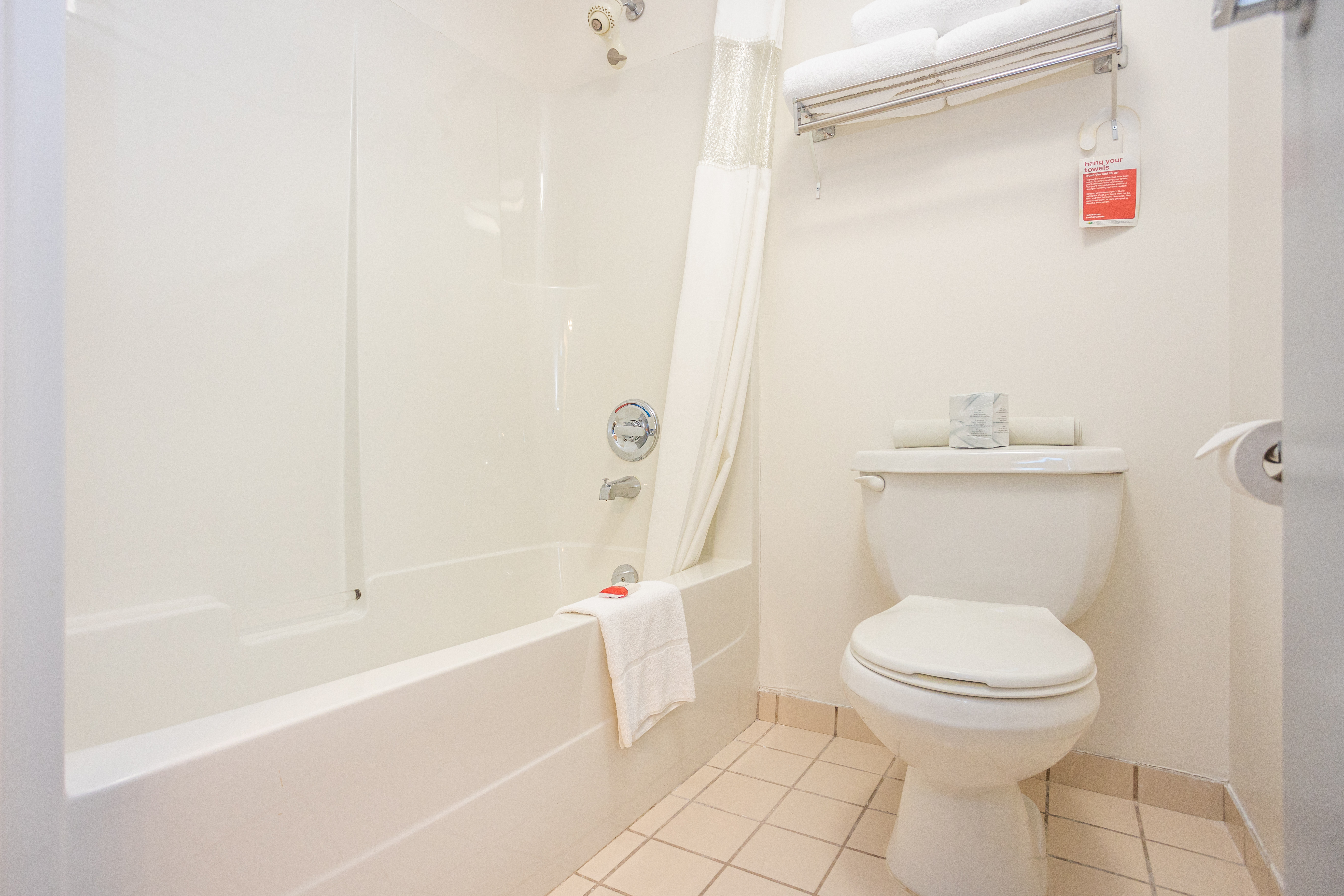 Guest room bath at the Ramada by Wyndham Surrey/Langley in Surrey, British Columbia